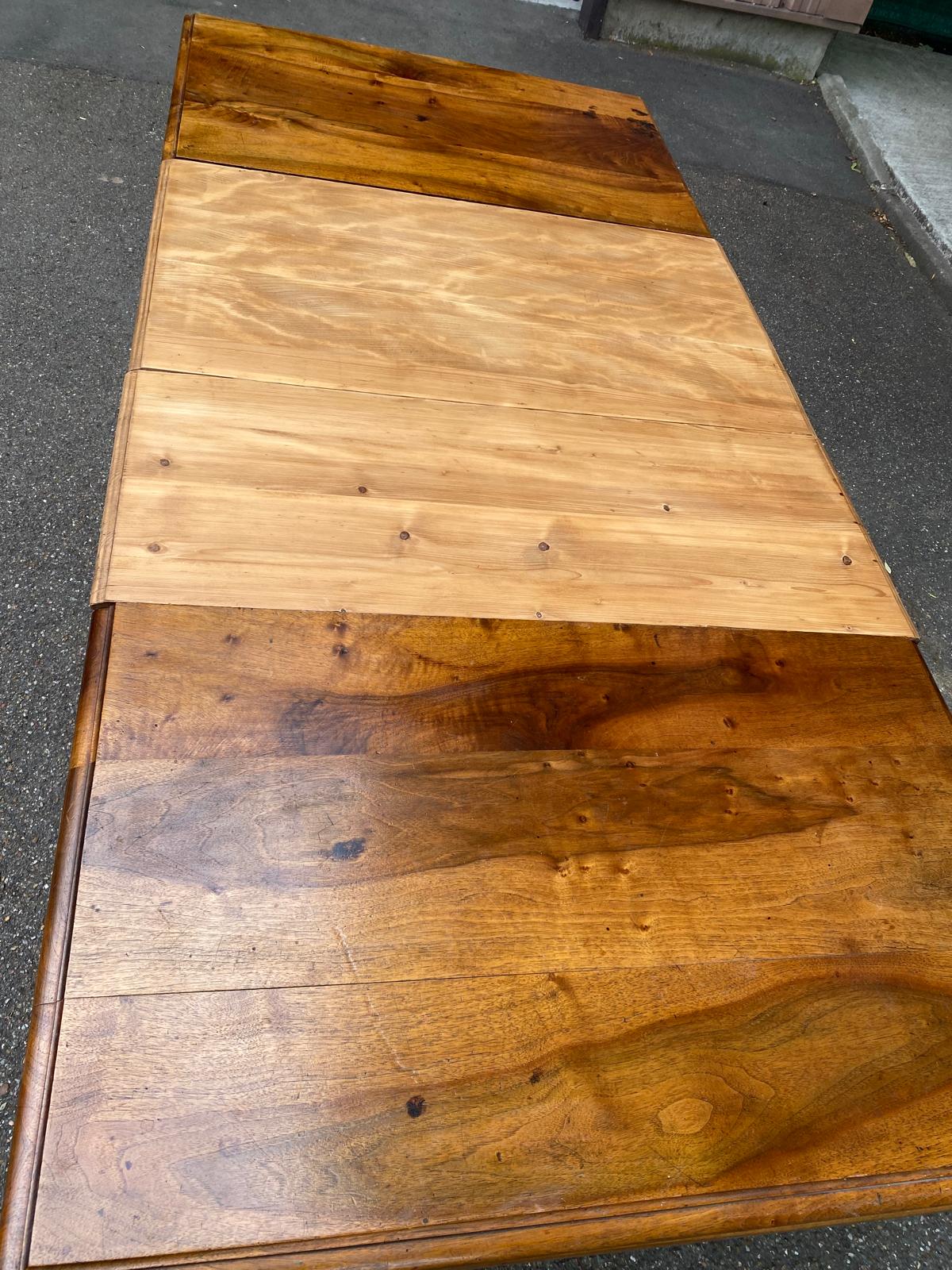 Henri II extendable dining table in solid walnut from the 19th century, 310cm.