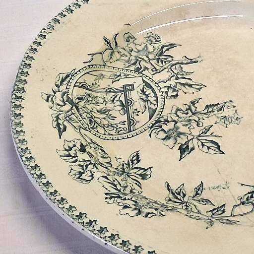 Plat à tarte ancien en terre de fer de chez Lebacqz et Bouchart en bon état