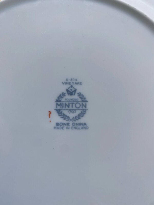 7 assiettes en porcelaine de Chine Minton