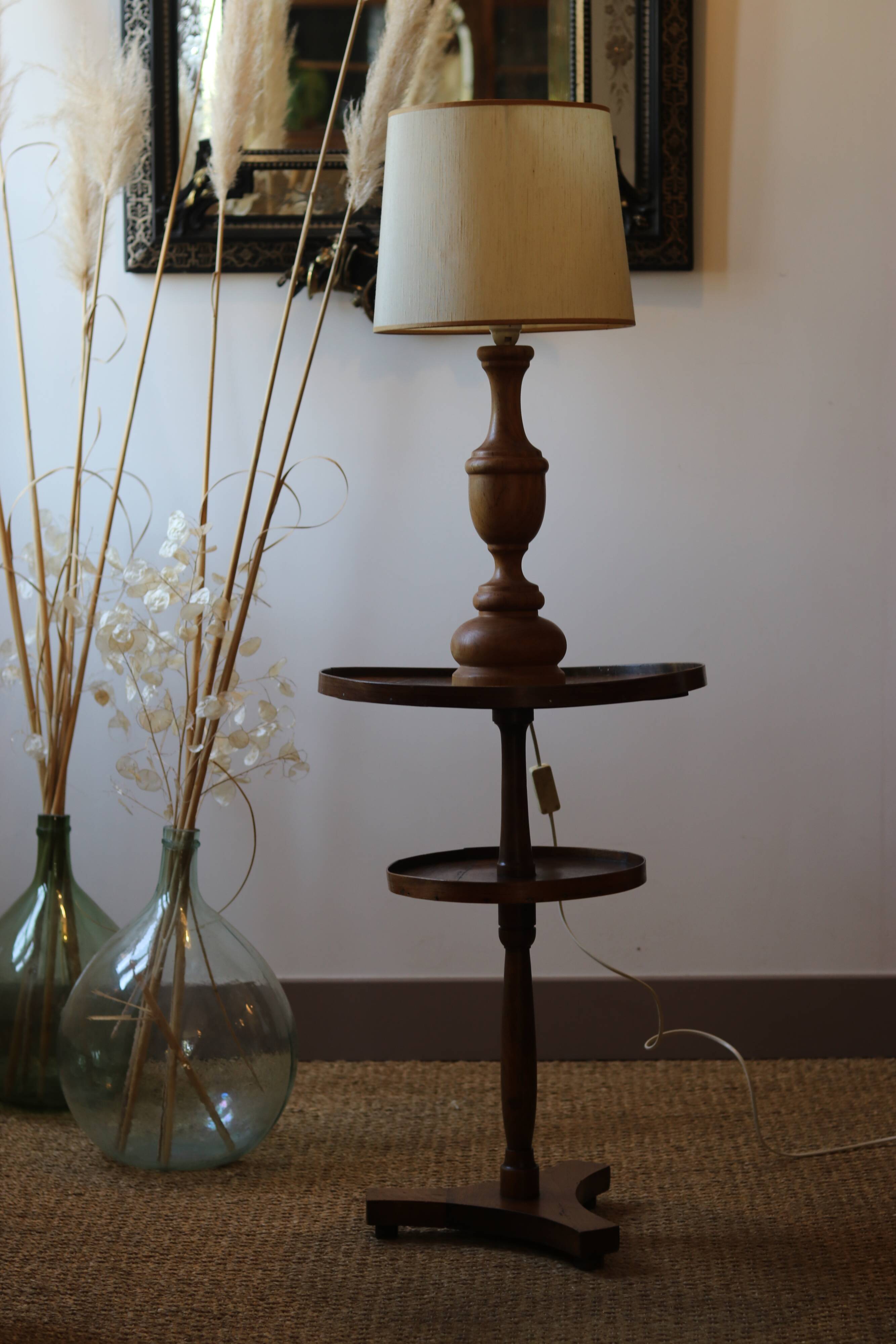 Antique walnut pedestal table, dating from the end of the 19th century