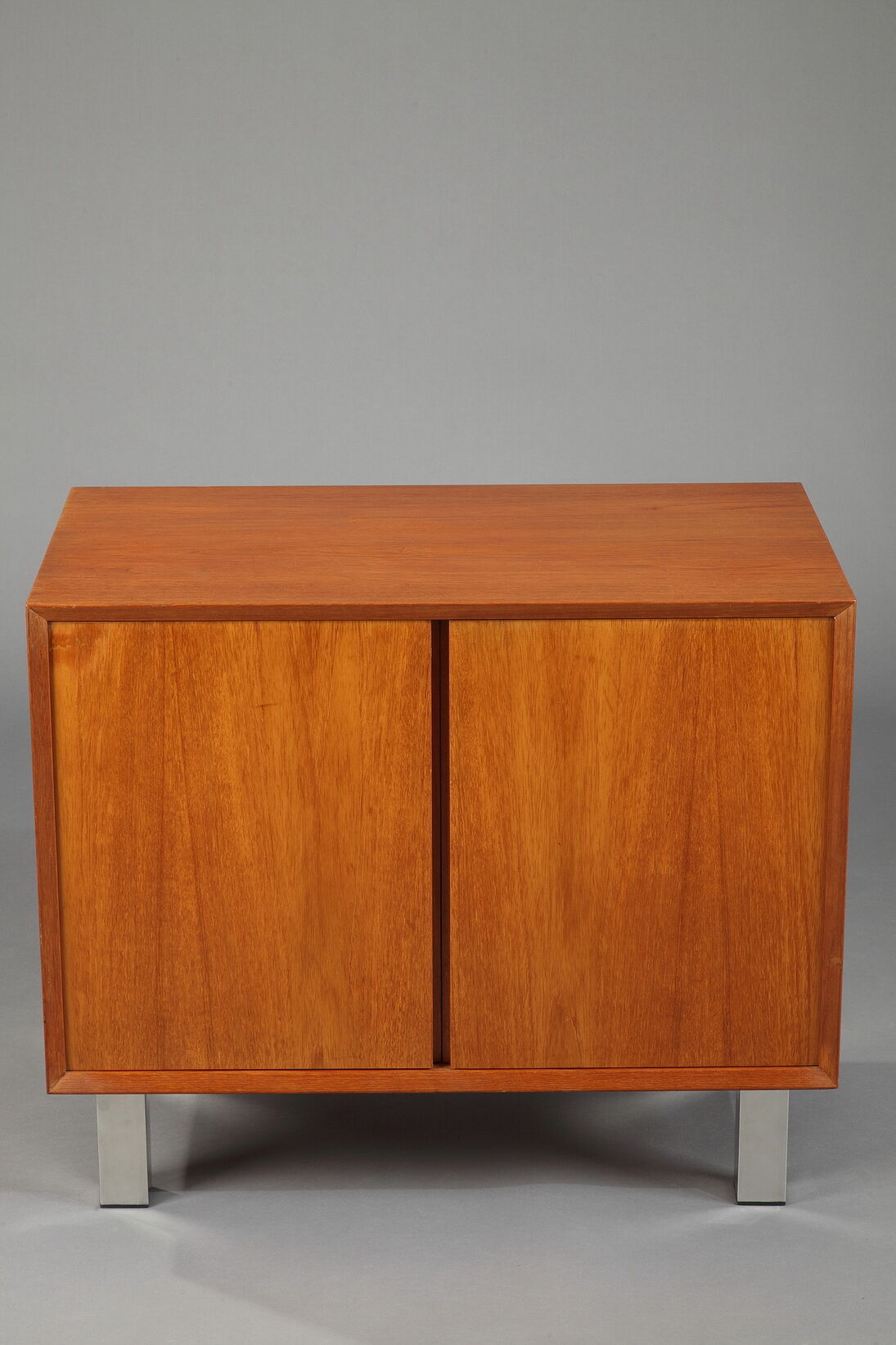 Danish low furniture in teak veneer with two leaves