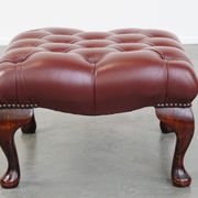 In very good condition elegant red/brown chesterfield ottoman made of cow leather