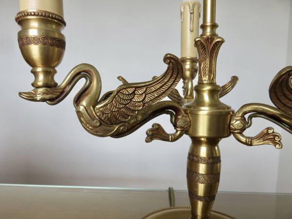 Lampe Lucien Gau style Empire en bronze massif doré à l'or vif ''aux cygnes