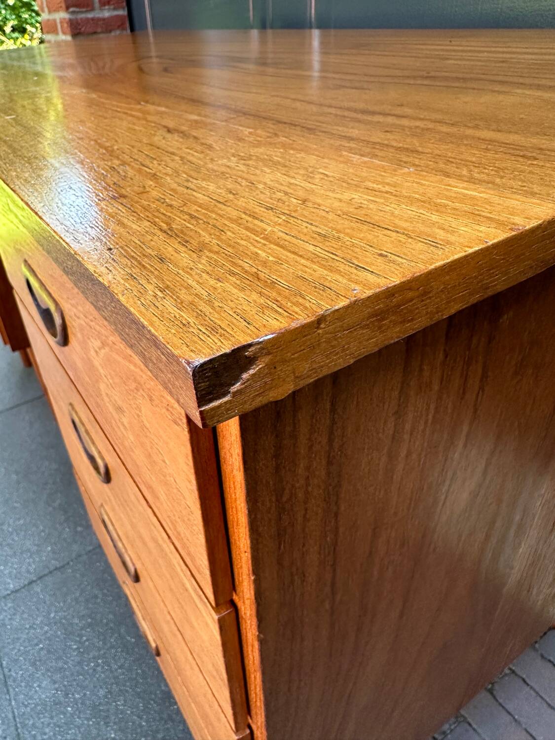 Louis van Teeffelen desk