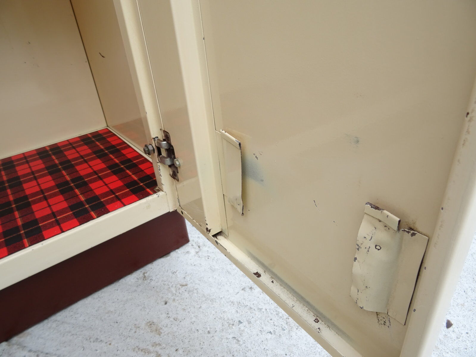 Manufrance metal cabinet