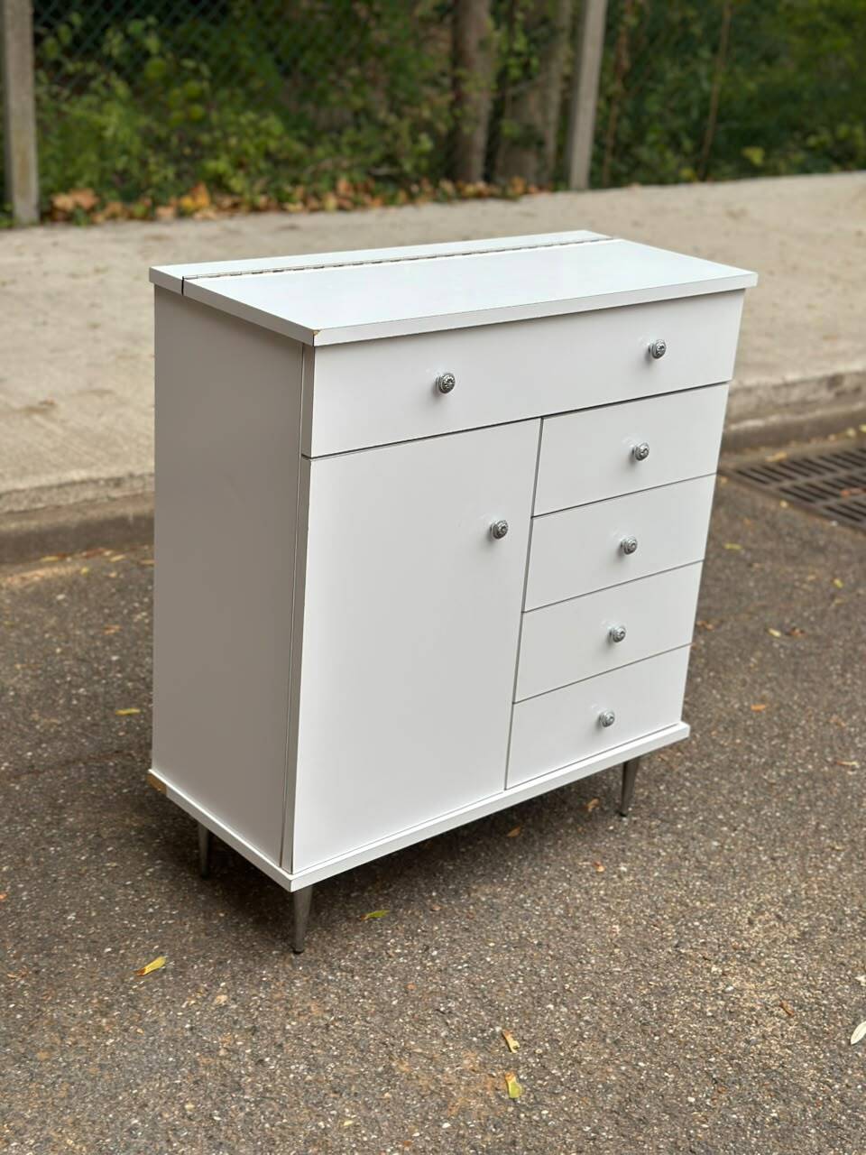 White wooden bathroom furniture with chrome compass legs, Mid-Century 1960.