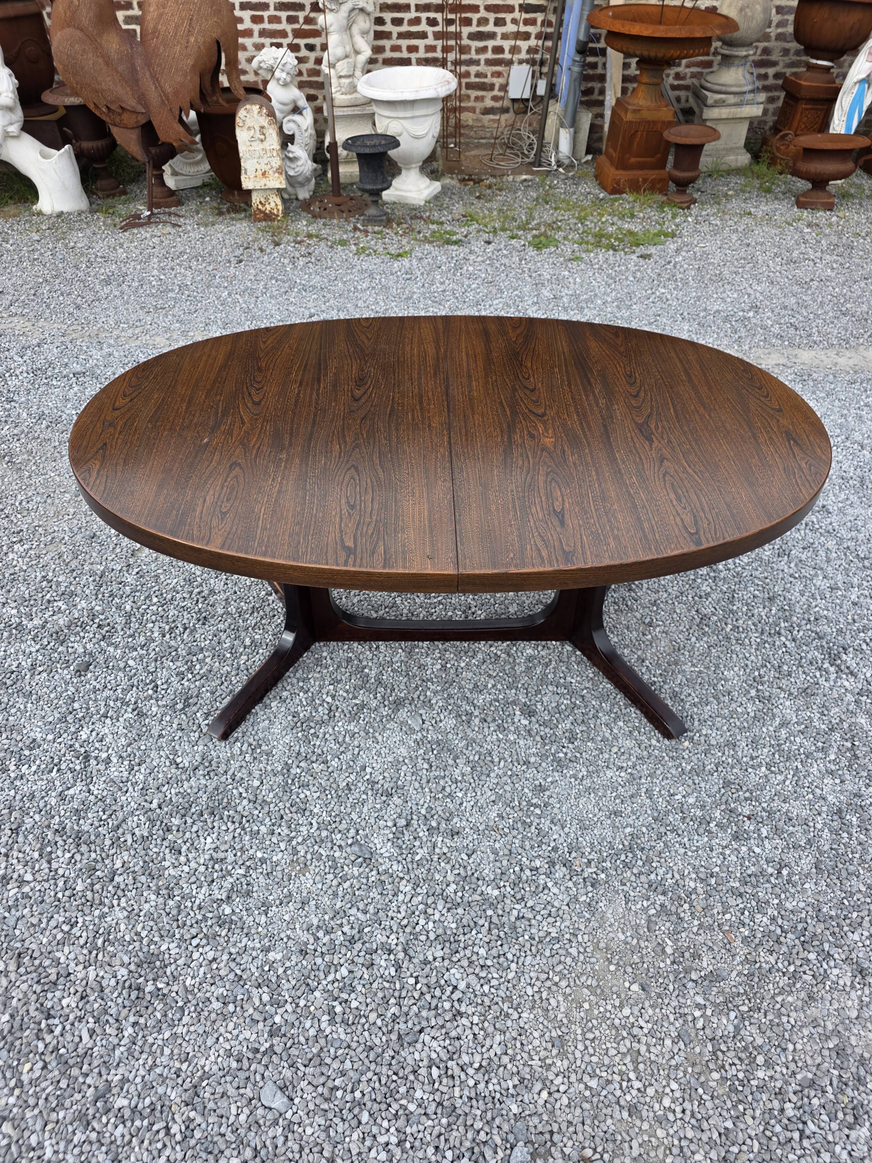 Extensible Baumann table in oak from the 1960s.