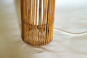 Lampadaire en rotin du milieu du siècle, dans le style de Louis Sognot