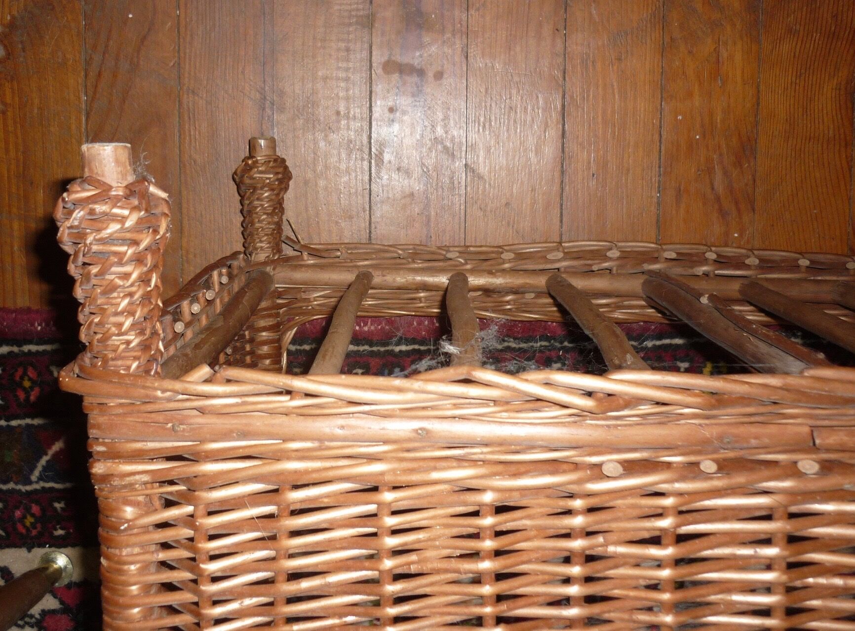 Wicker sofa basket