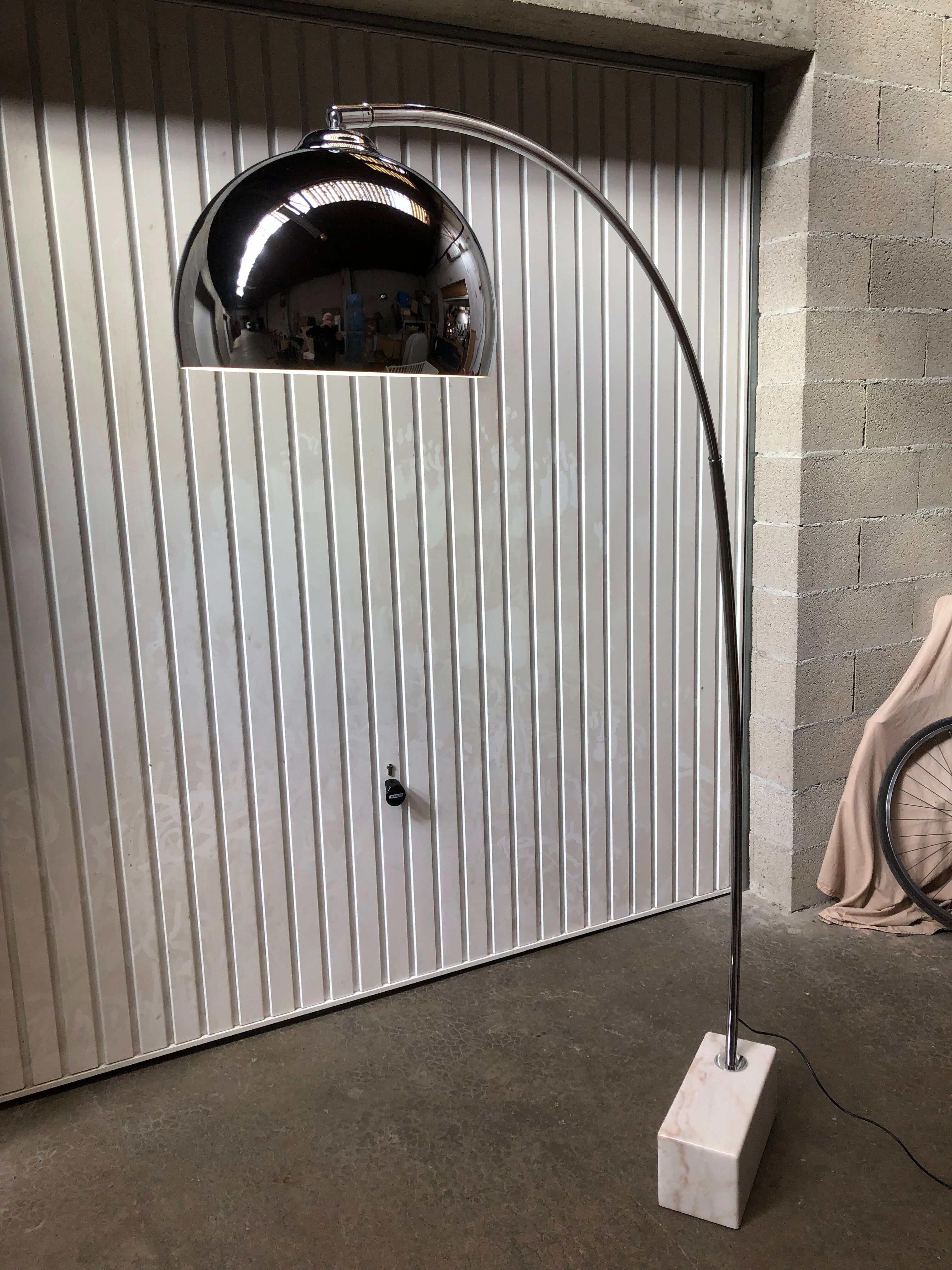 Arc floor lamp design of the 80s
