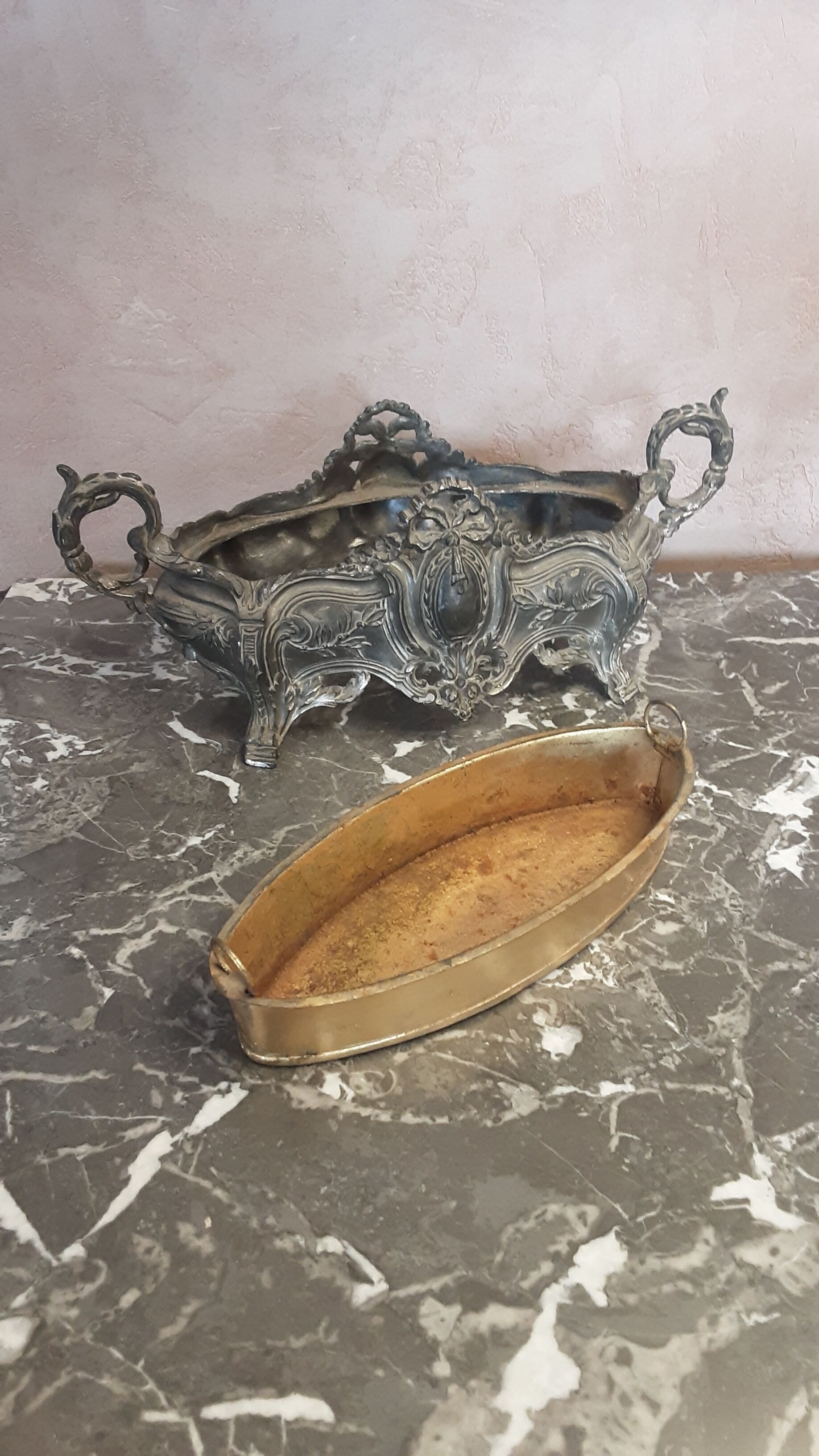 Jardinière ancienne régule et son bac