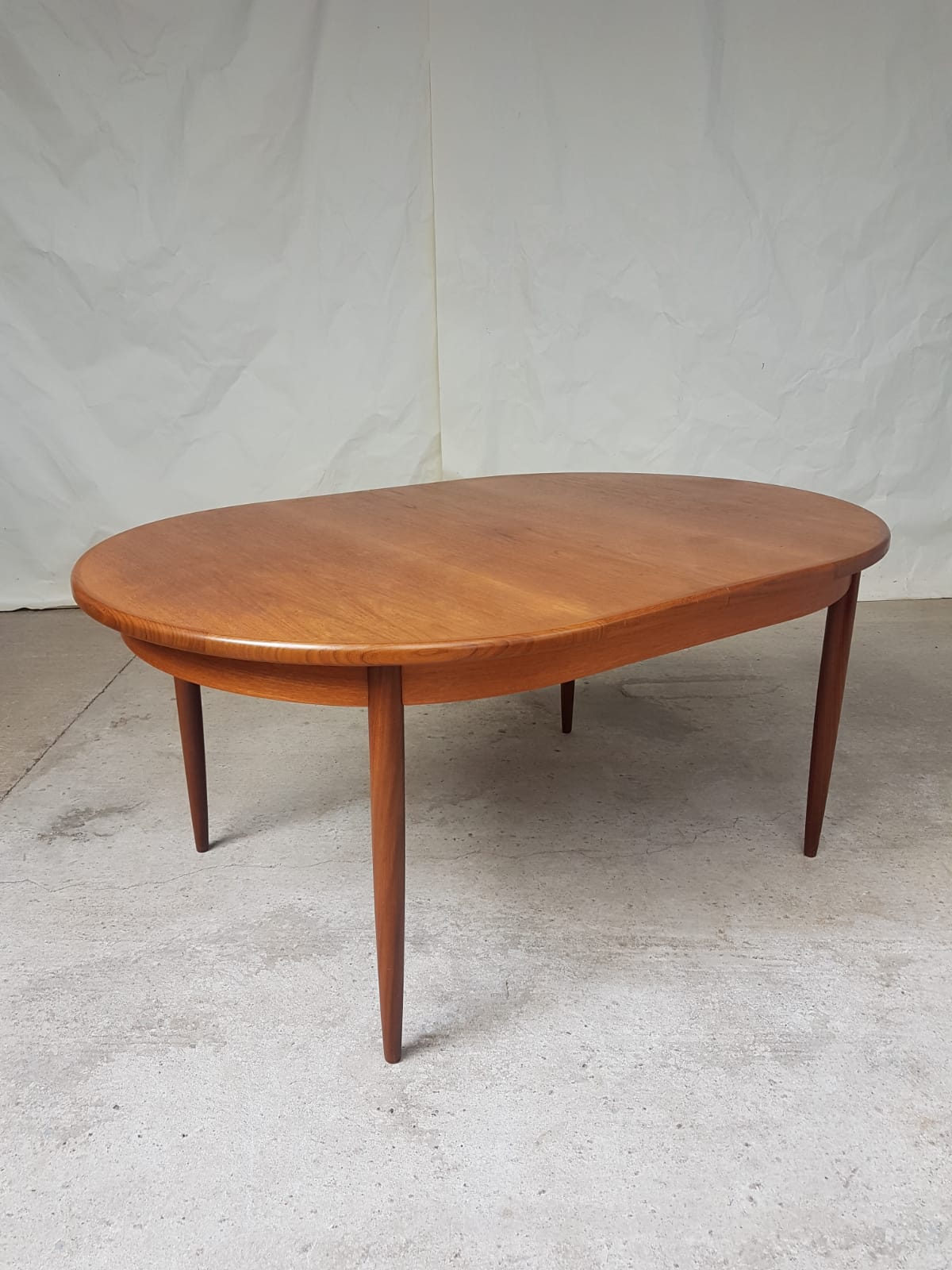 G plan extending oval circular dining table