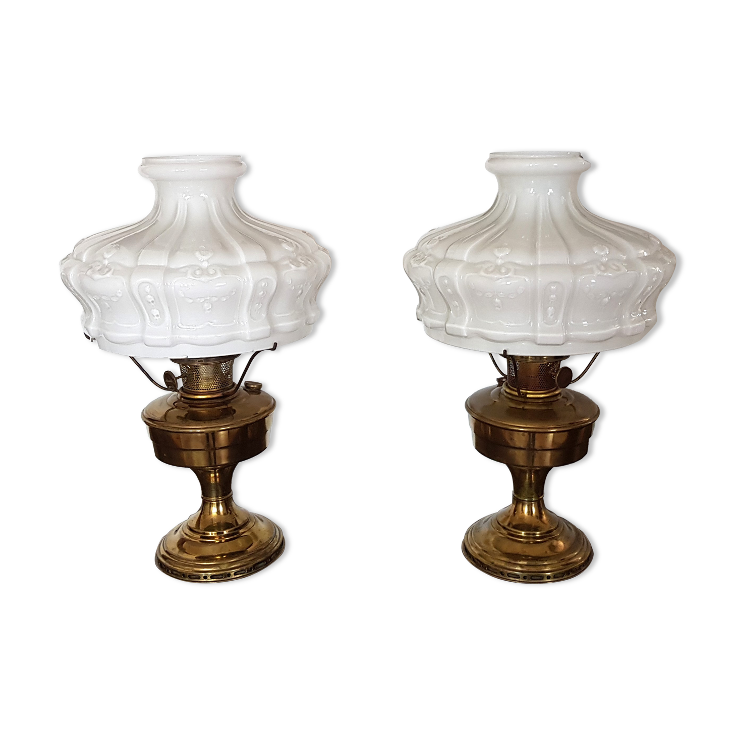 Pair of Aladdin Model 11 table lamps in satin brass, UK, 1922