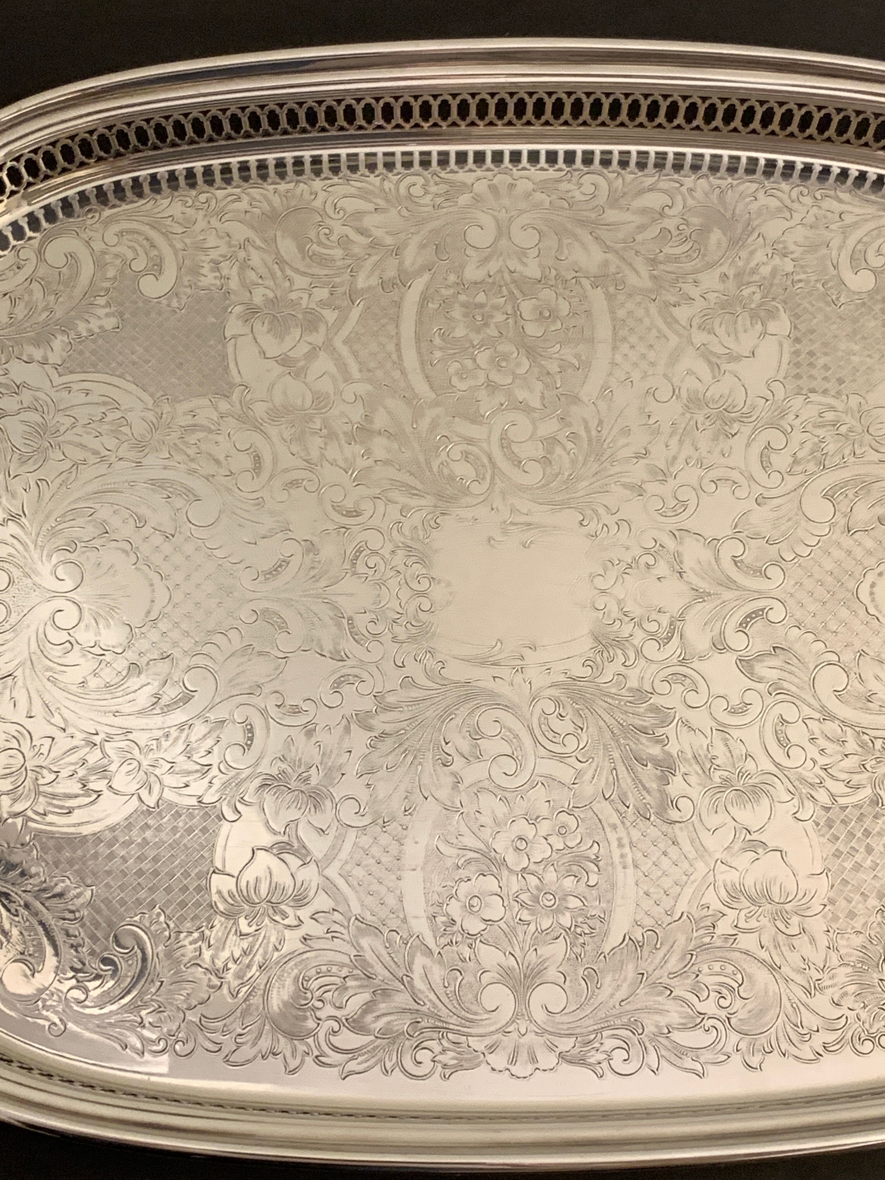 Christofle serving tray in silver metal