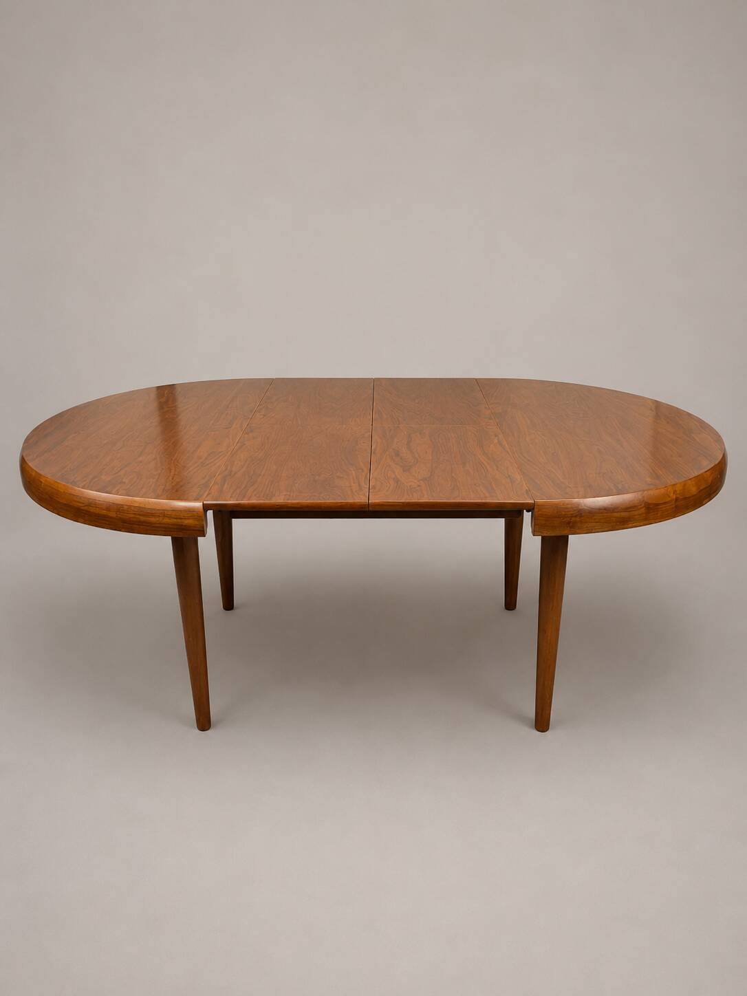 Vintage extendable round table, French made from the 1960s/70s.