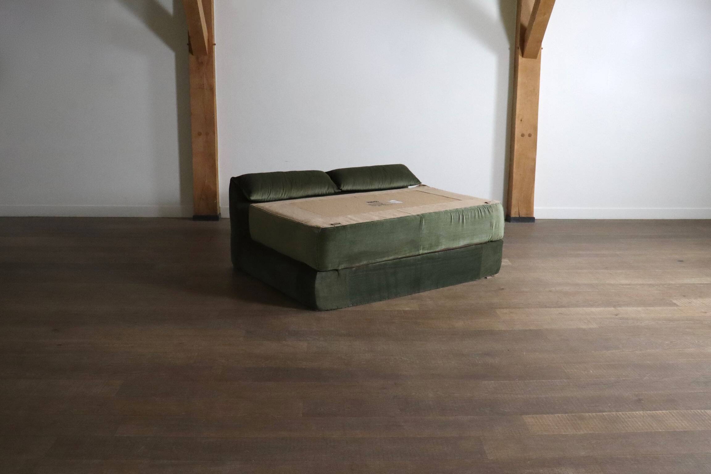 Le bambole bed in green velvet By Mario Bellini for B&B Italia, 1970s