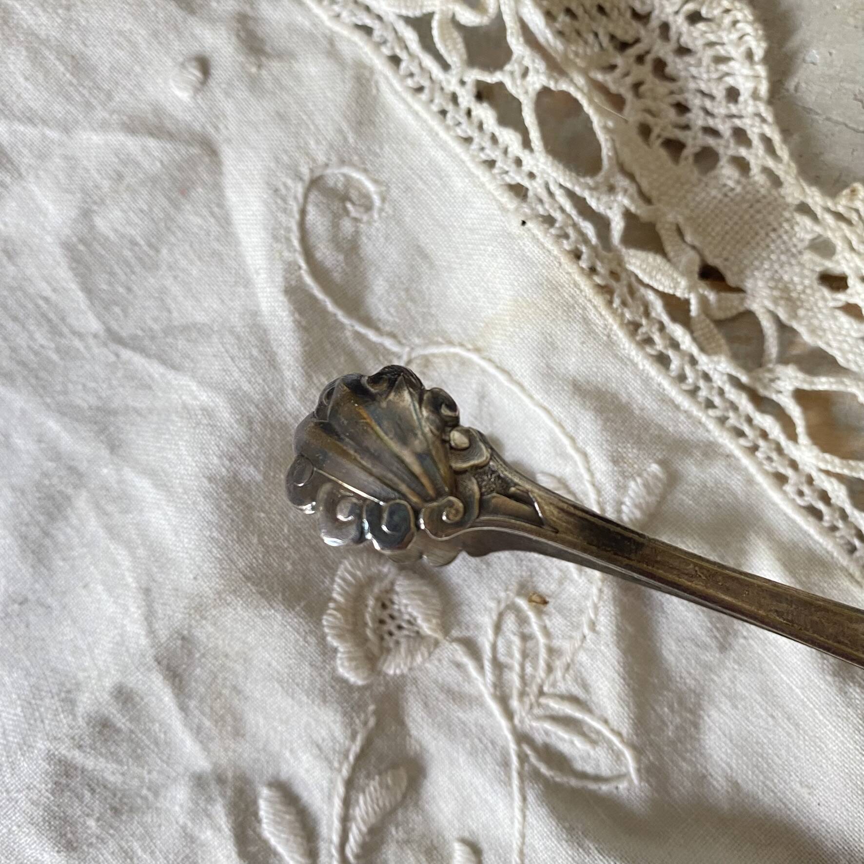 Antique sugar tongs in its case, shell decoration.