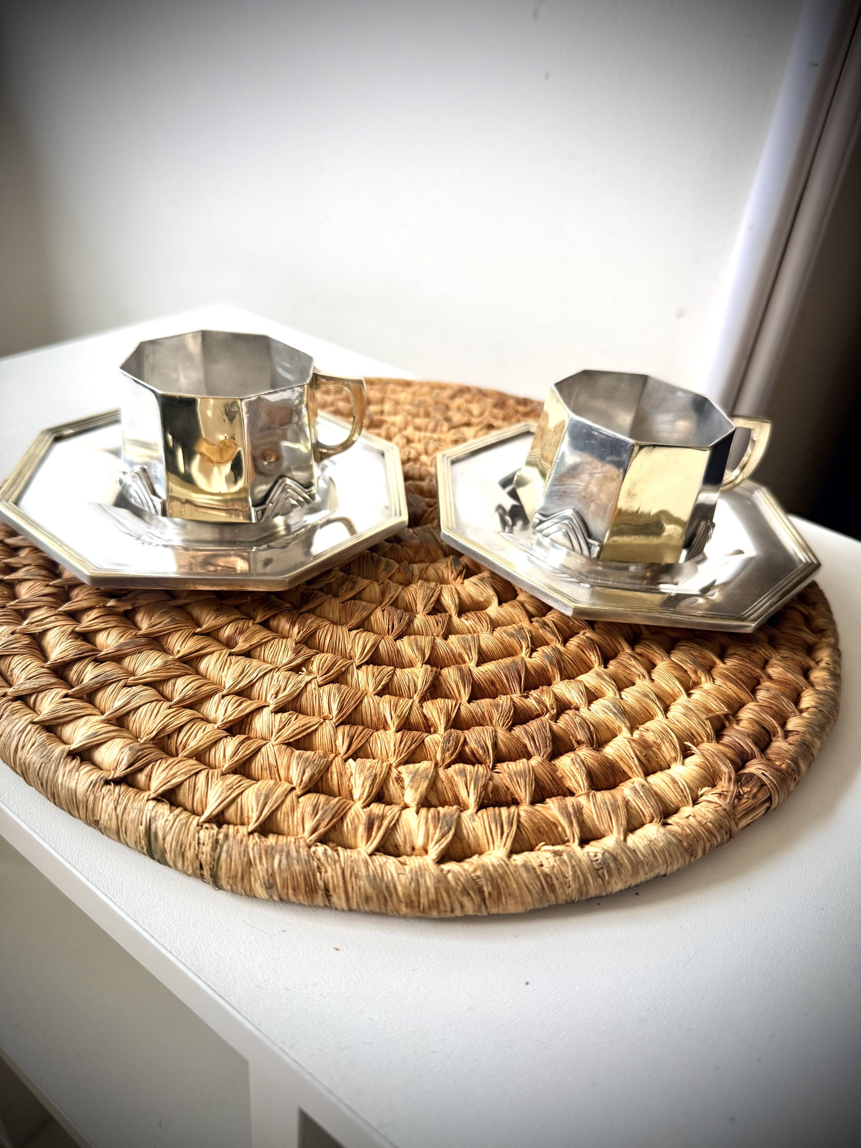 Pair of coffee cups with saucer (18th century)