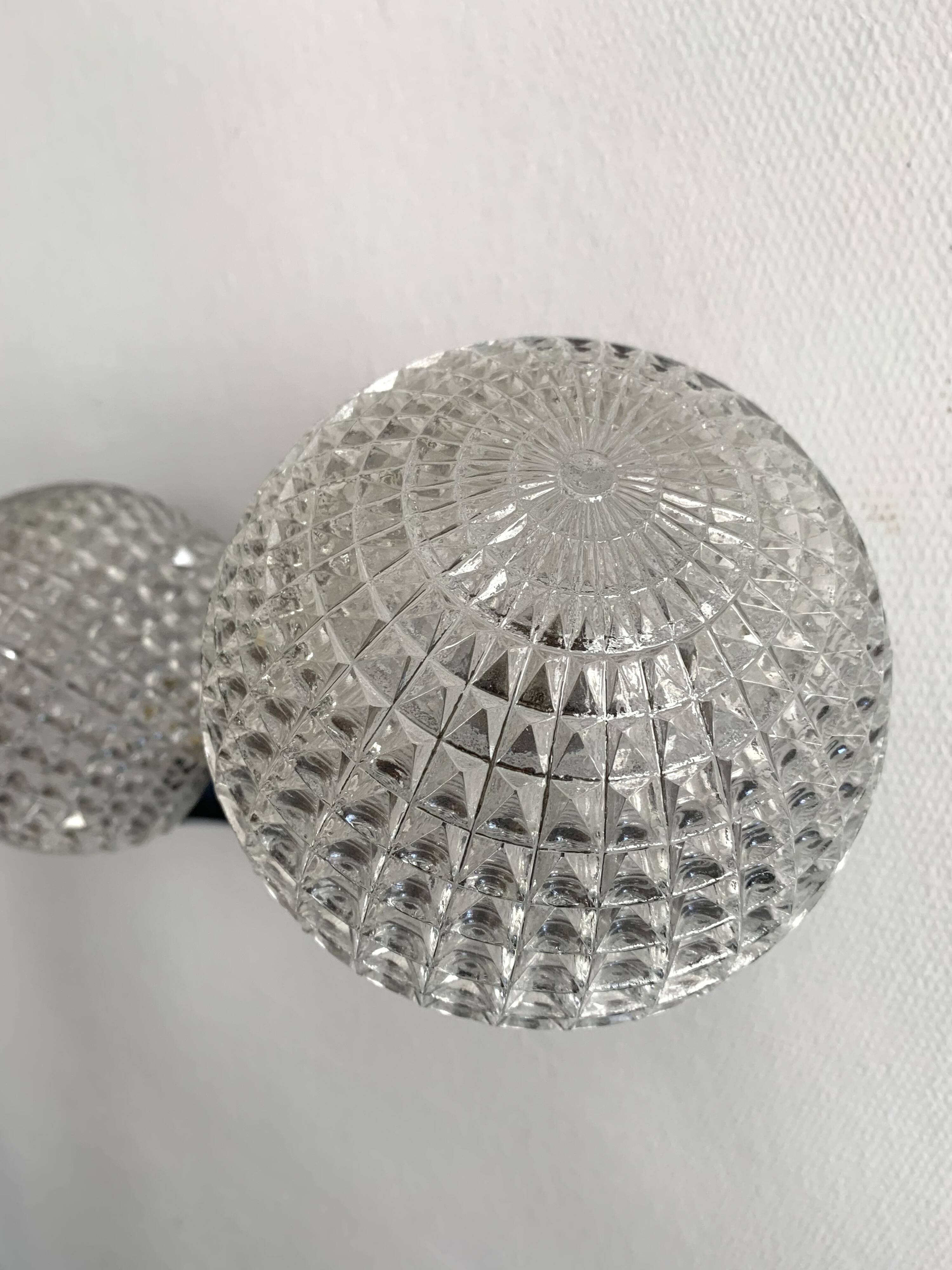 Double wall sconce and globe in diamond-pointed chiseled glass, 1960