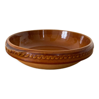 Round stoneware dish