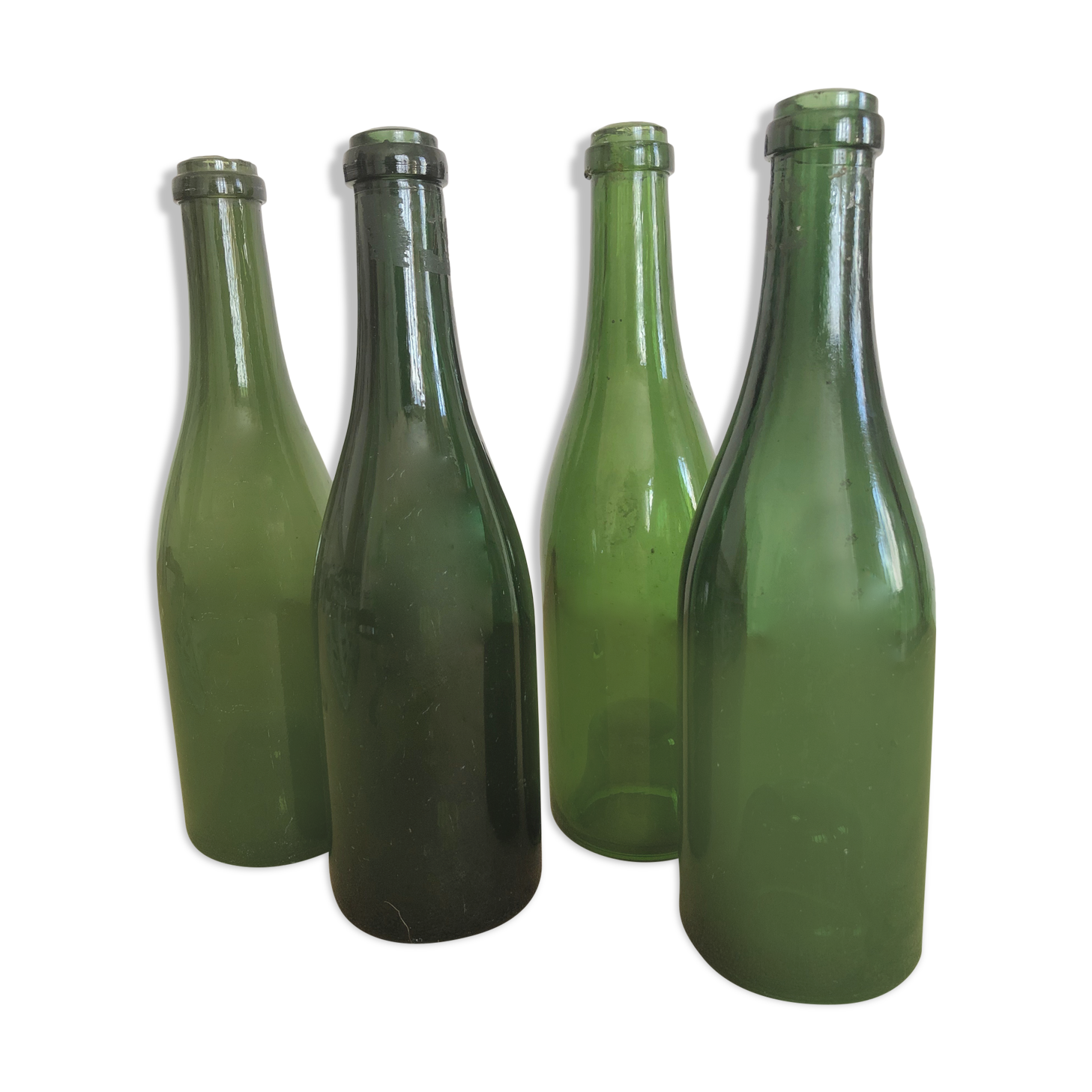 4 Bordeaux girls, old bottles