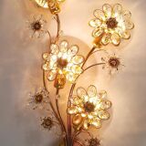 Large wall lamp in gilded brass, Palwa flowers by Ernst Palme, 1970s.