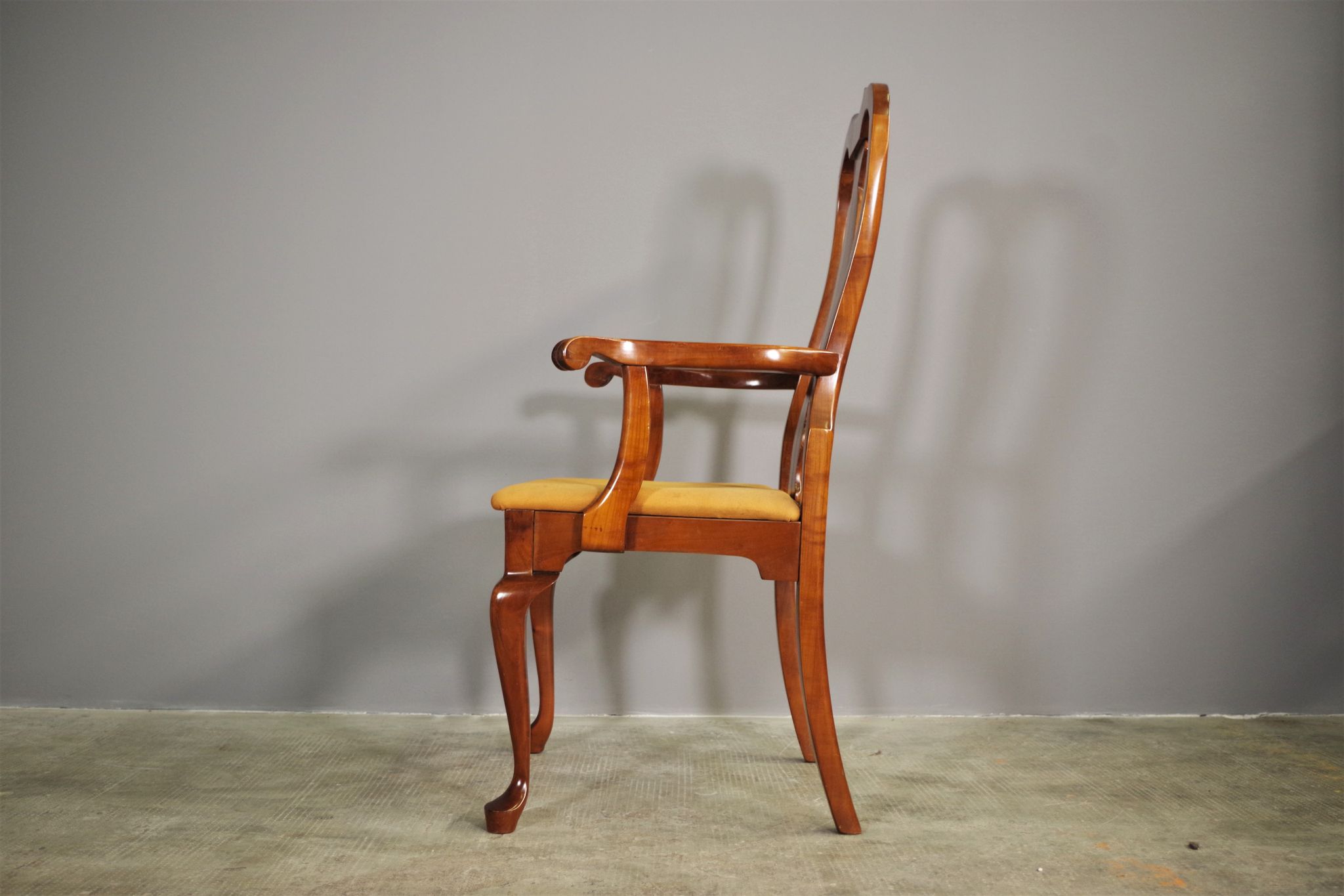 Antique Queen Anne armchair in mahogany and leather