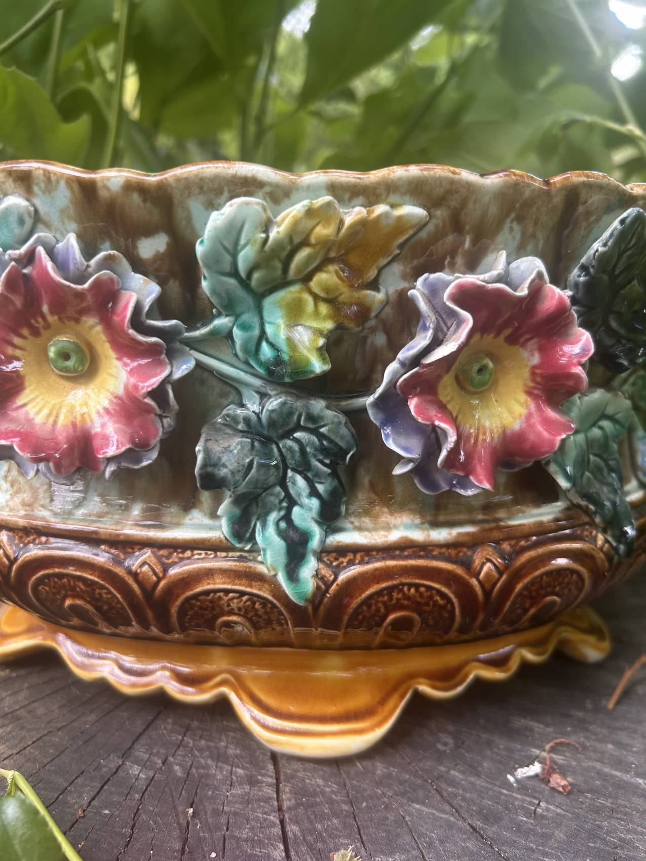 Antique jardinière in barbotine attributed to Onnaing with a floral motif.
