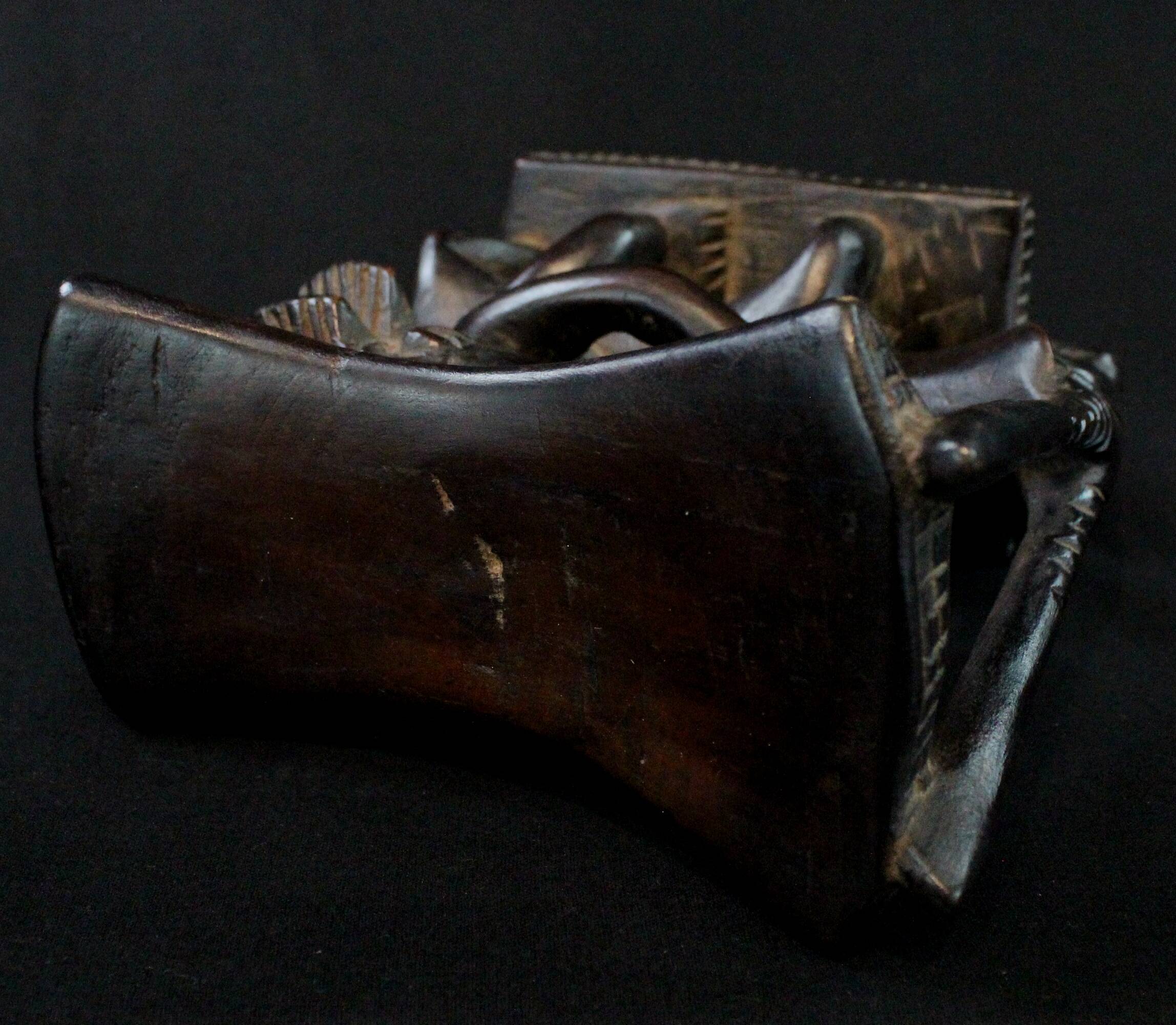 Luba neck support - dr congo