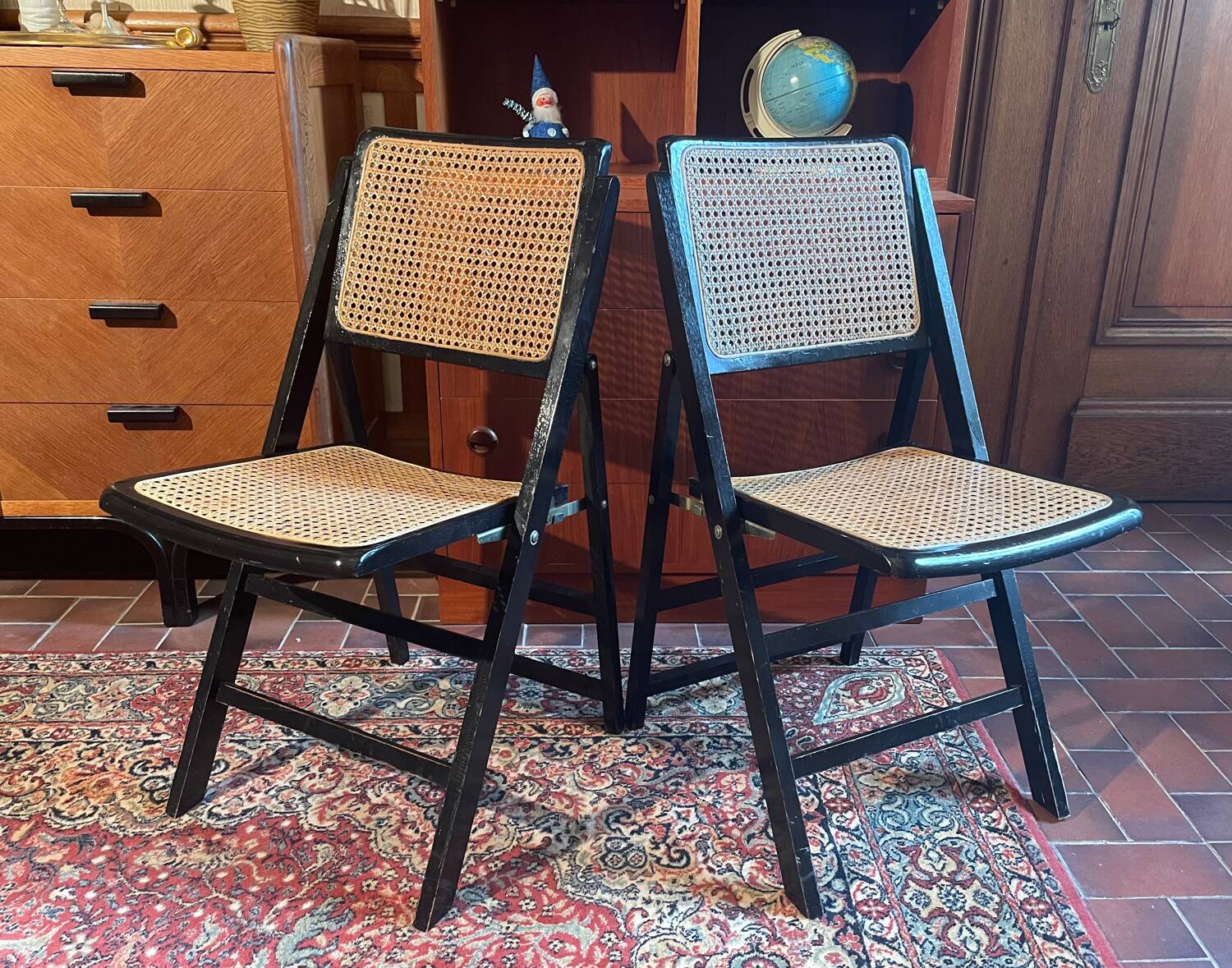 Folding cane chairs