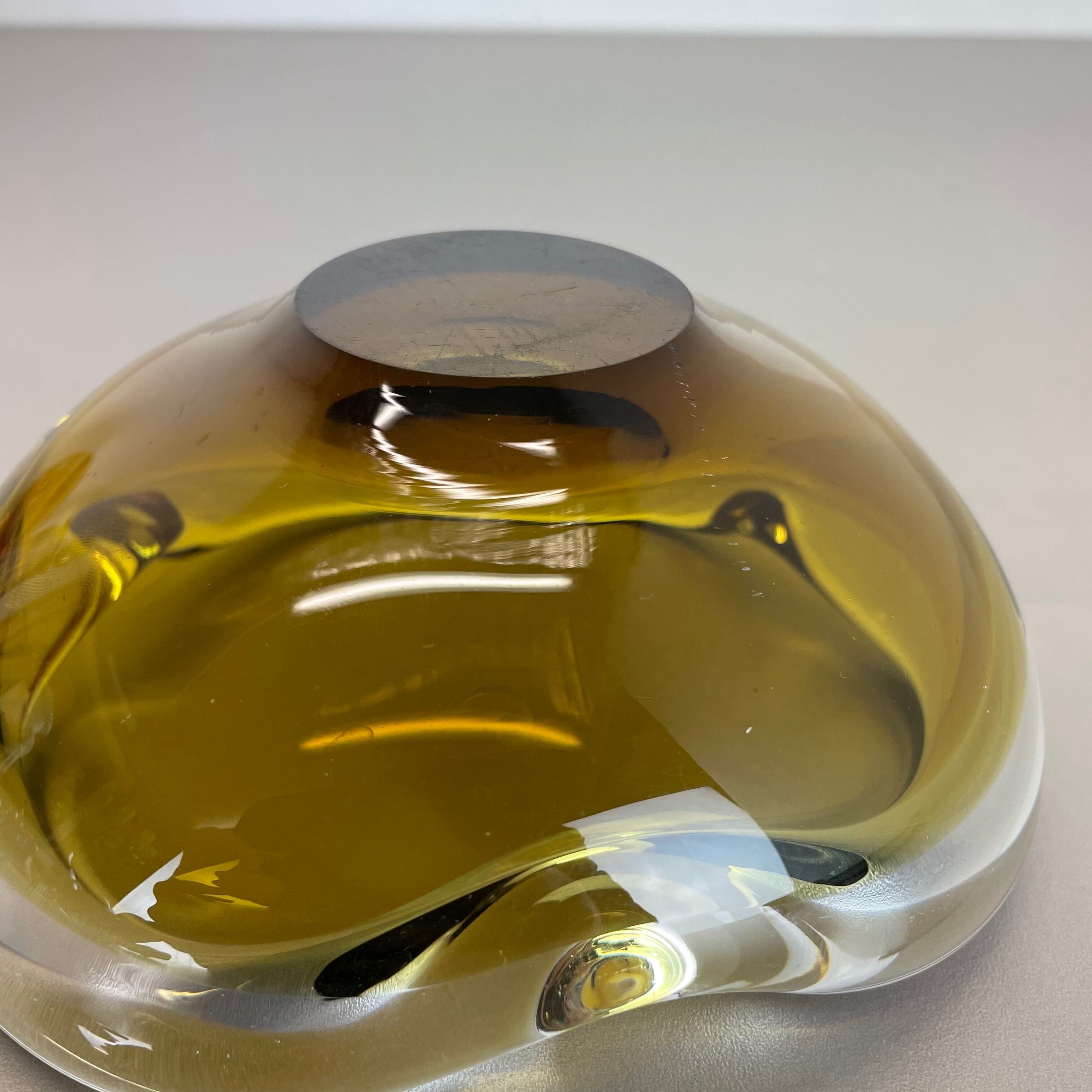 Large Murano Glass "Ochre" 1,1Kg Bowl Shell Ashtray Murano, Italy, 1970s