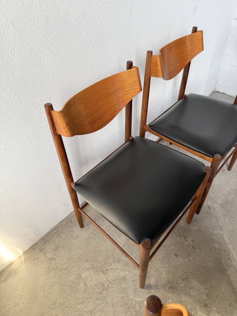 Set of 4 Italian chairs by Gianfranco Frattini.