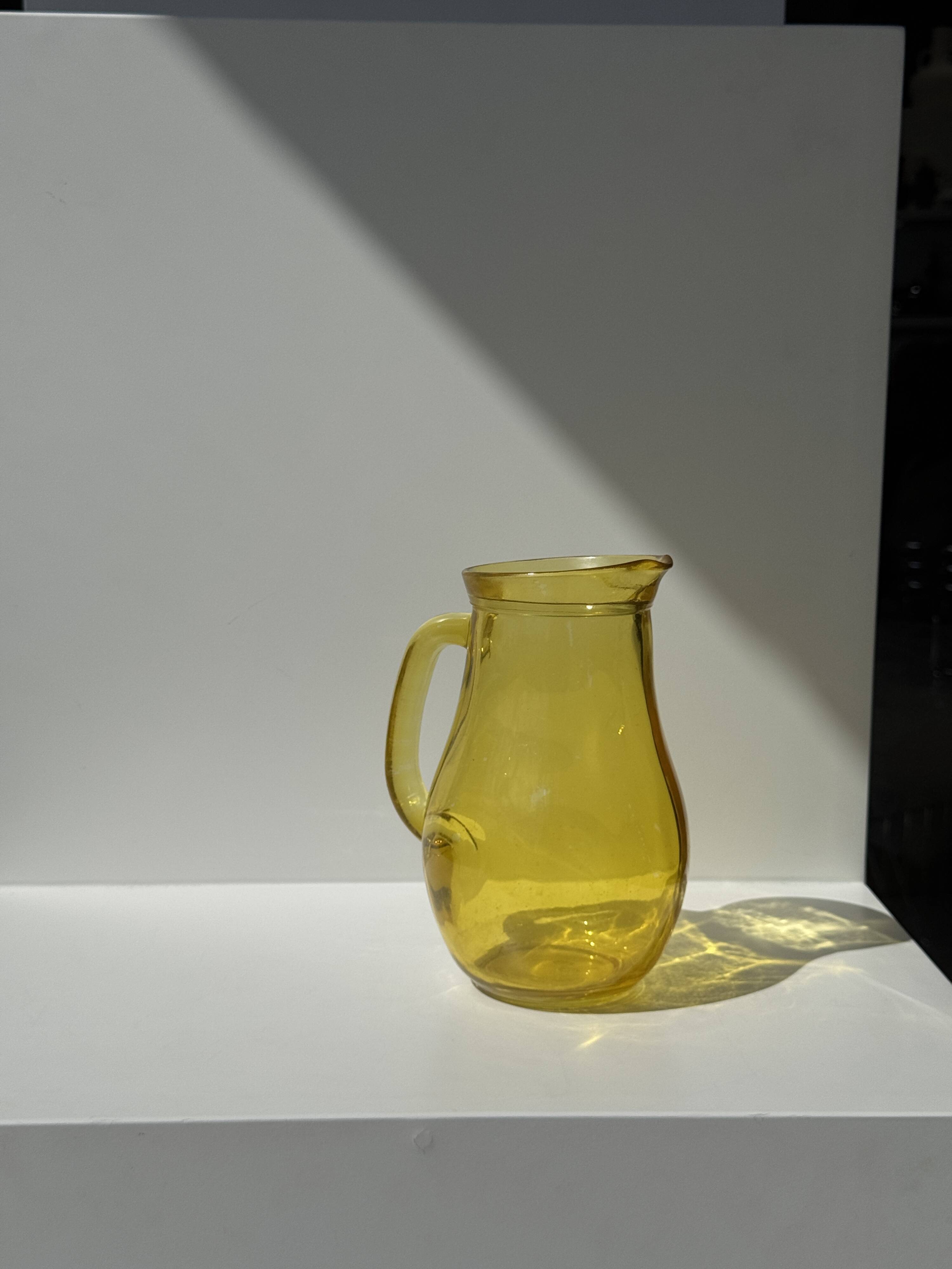 Vintage yellow glass pitcher H20.5