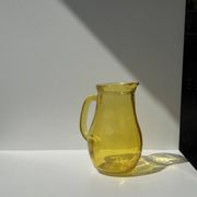 Pichet vintage en verre jaune