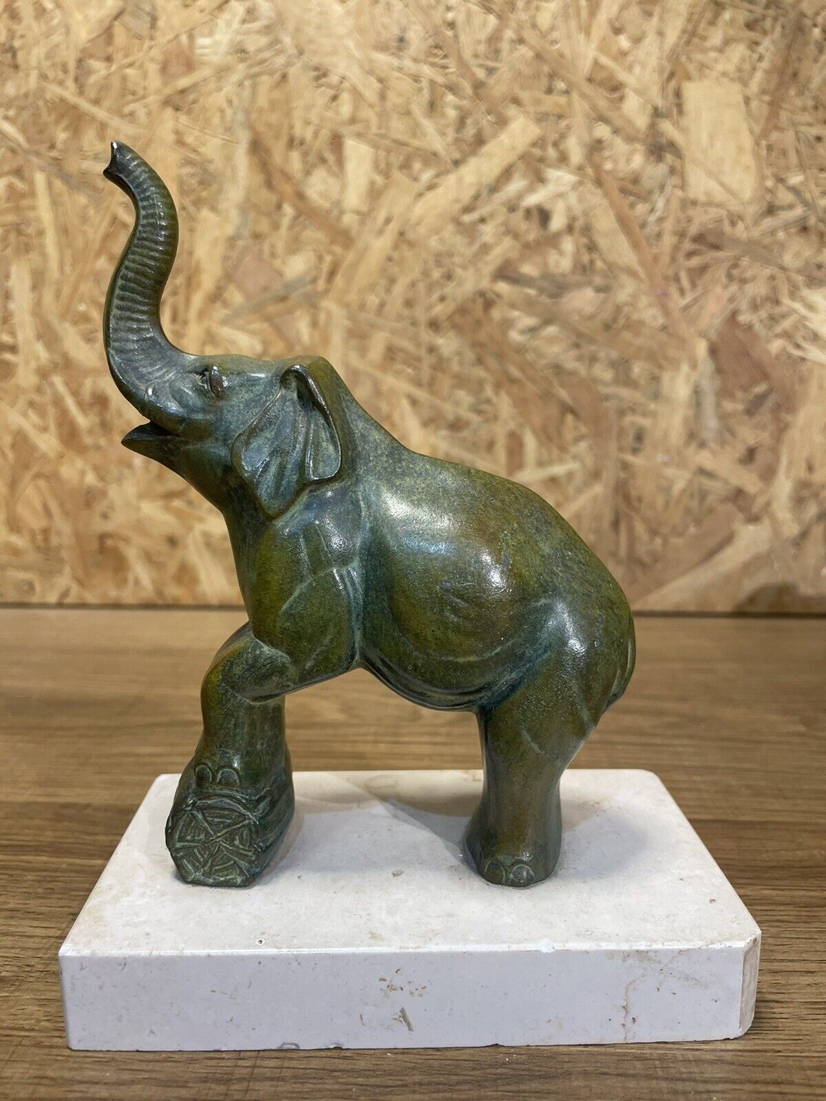 Pair of art deco bookends with elephant decoration in regulated and travertine, vintage