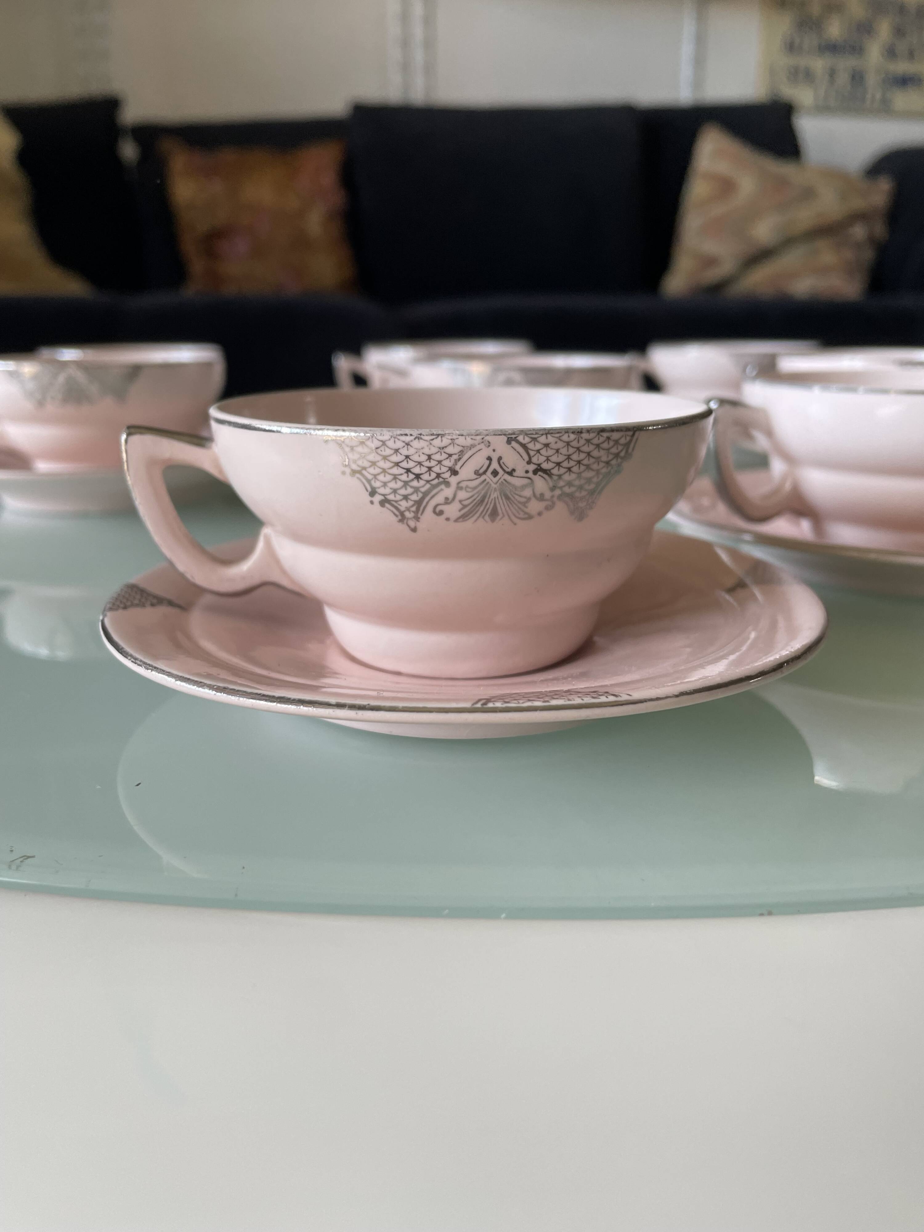Set de tasses en porcelaine art déco rose et argent 1940