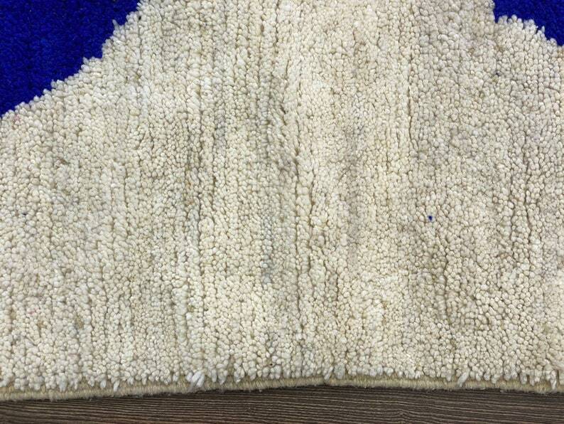 Traditional handmade Moroccan rug 250cmx150cm