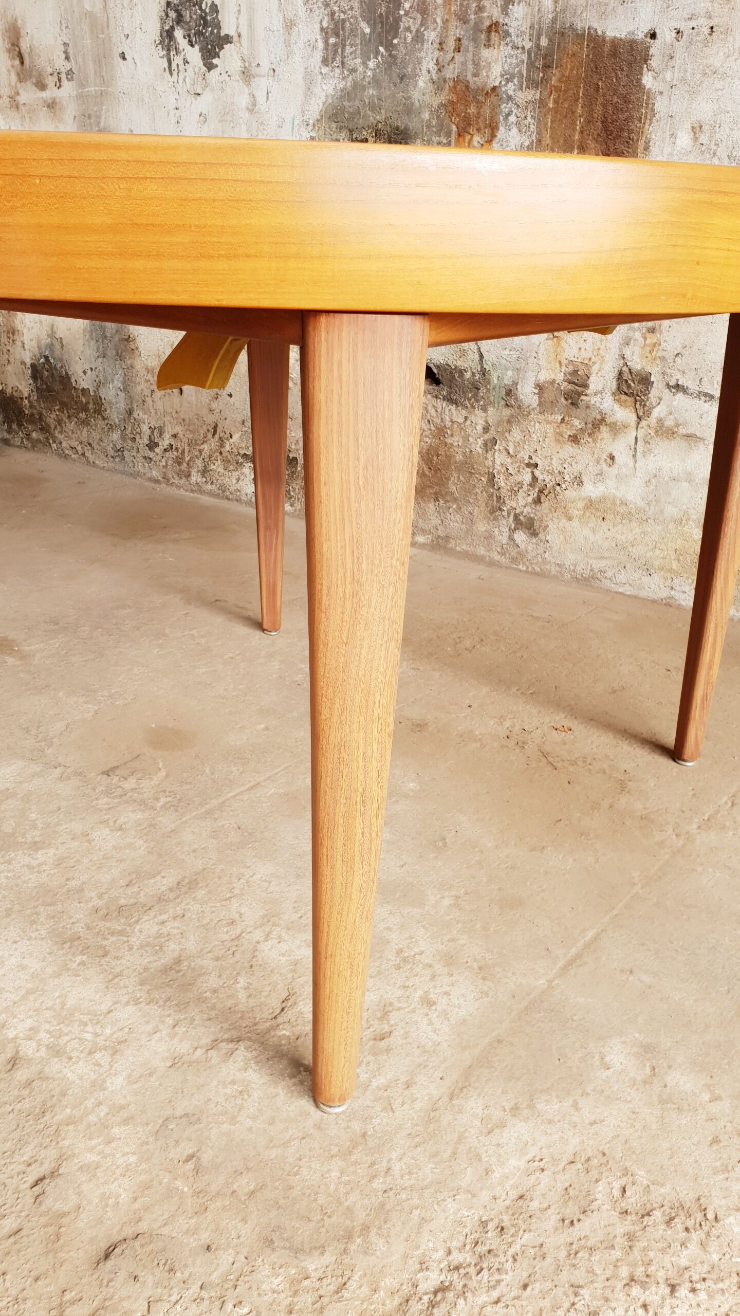 Table ronde scandinave extensible