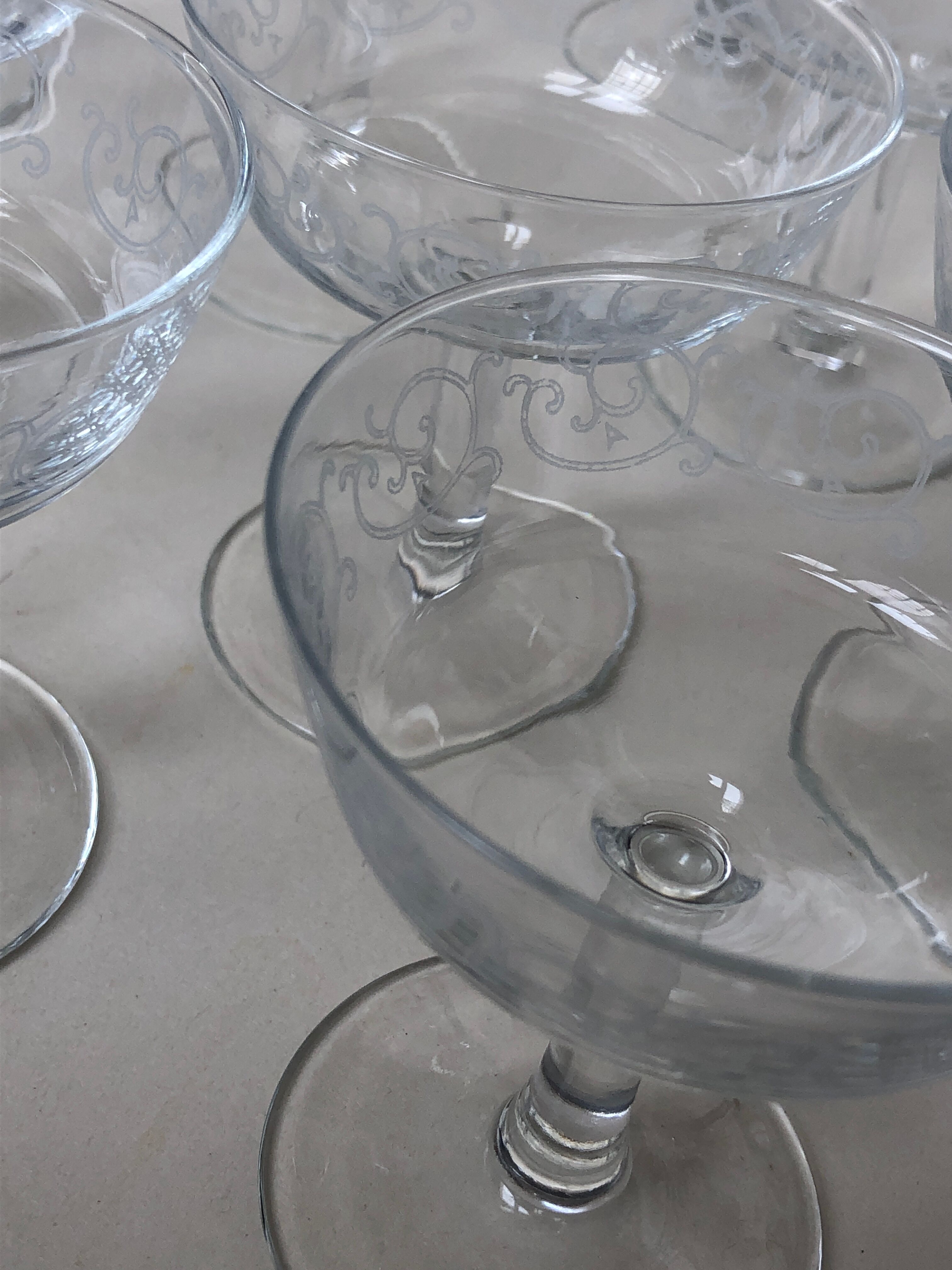 Set of 11 cups to serious champagne edged swirls white