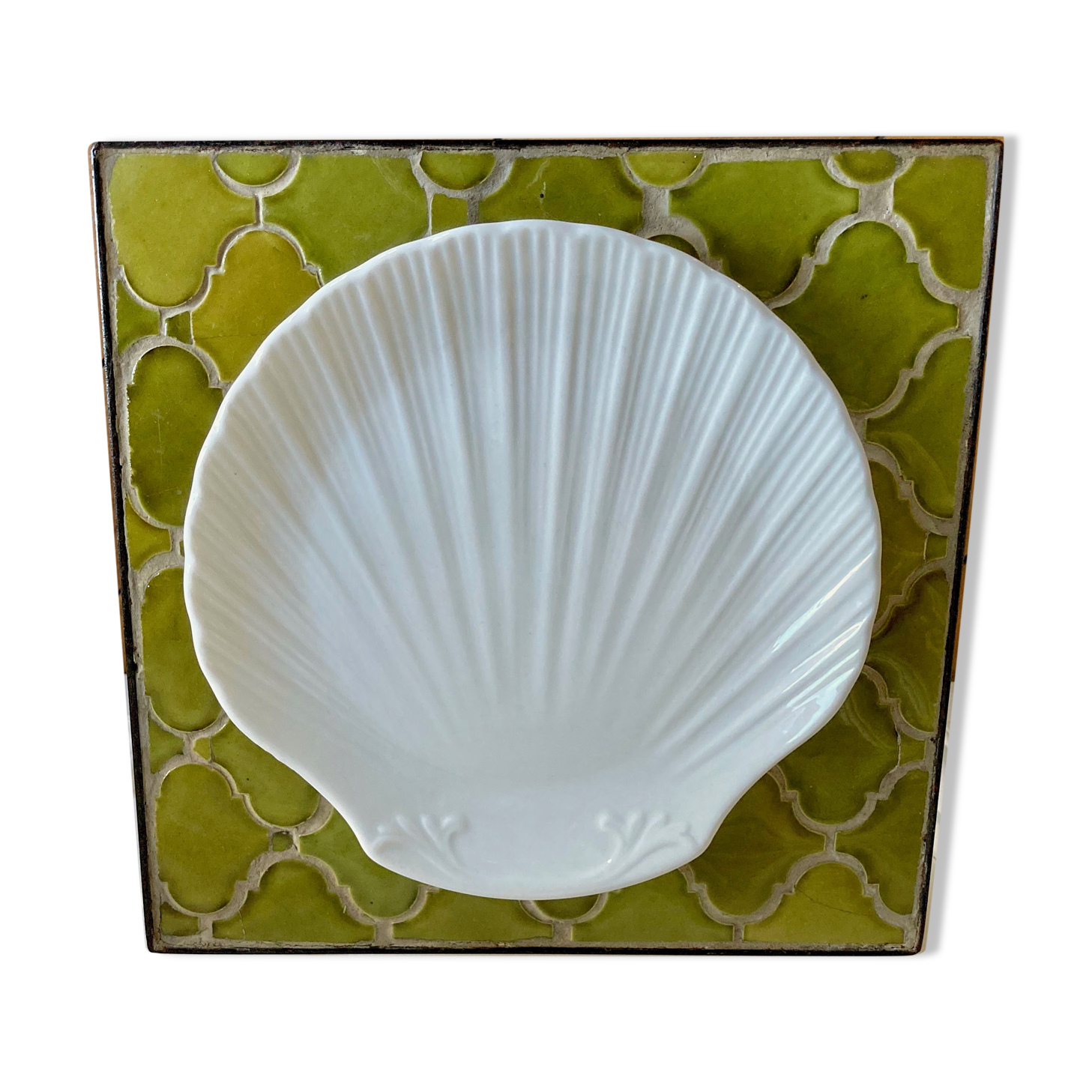 Porcelain scallop dish
