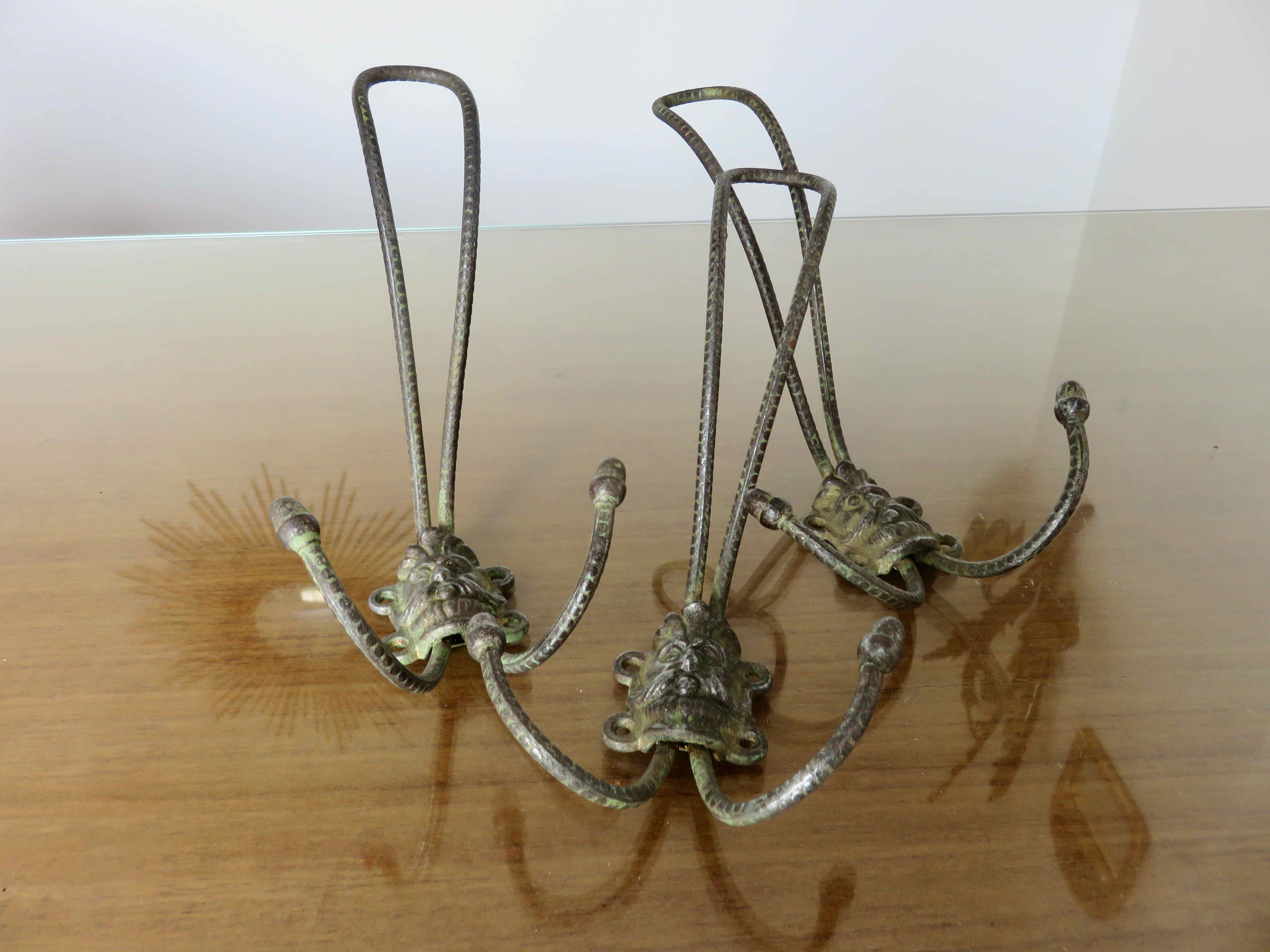 Série de 3 anciennes patères, porte manteau, fin XIX ème, début XX ème