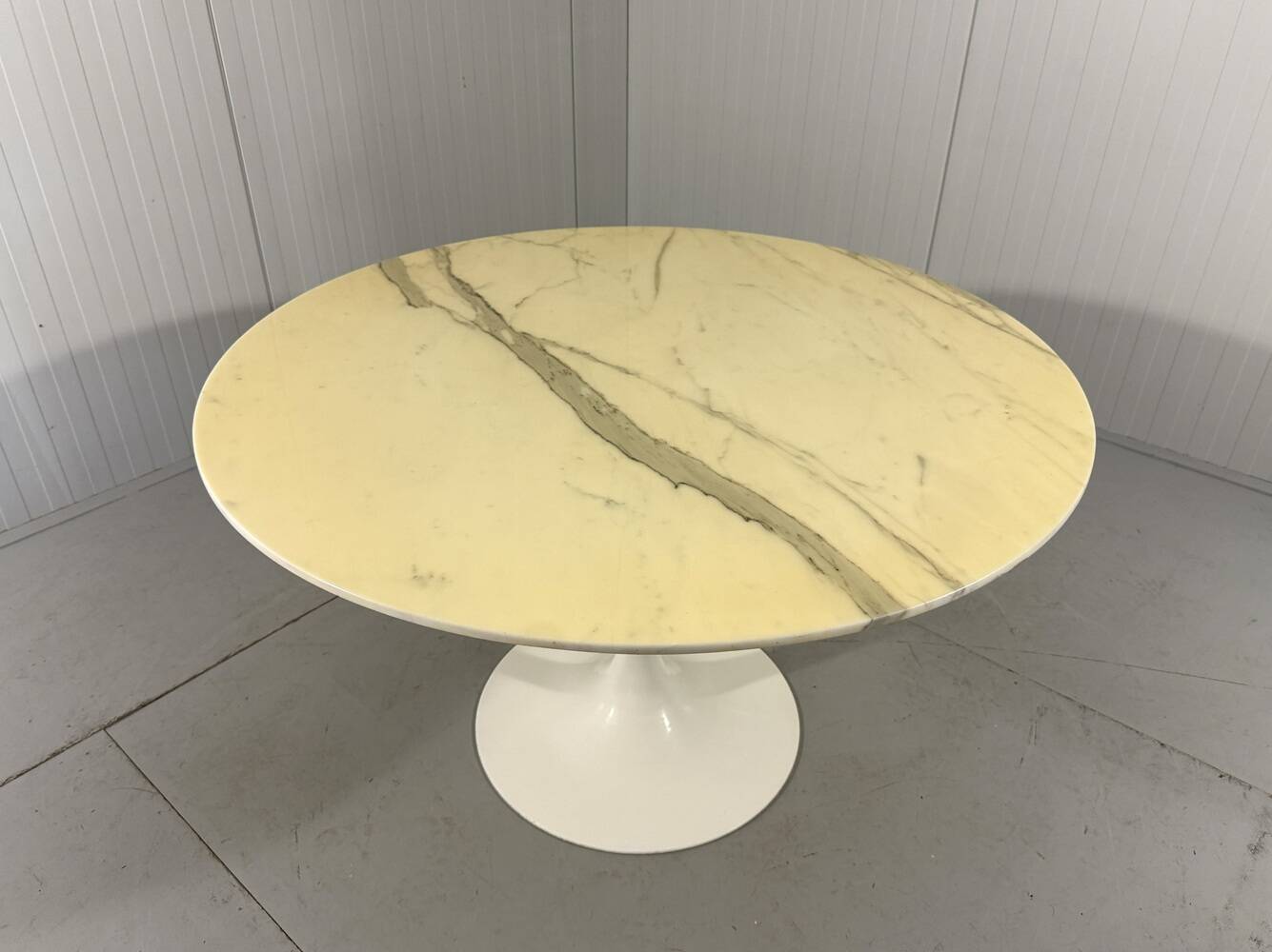 Round marble dining table with tulip foot 1960’s