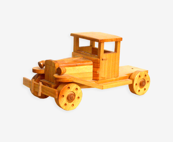 Camion en bois