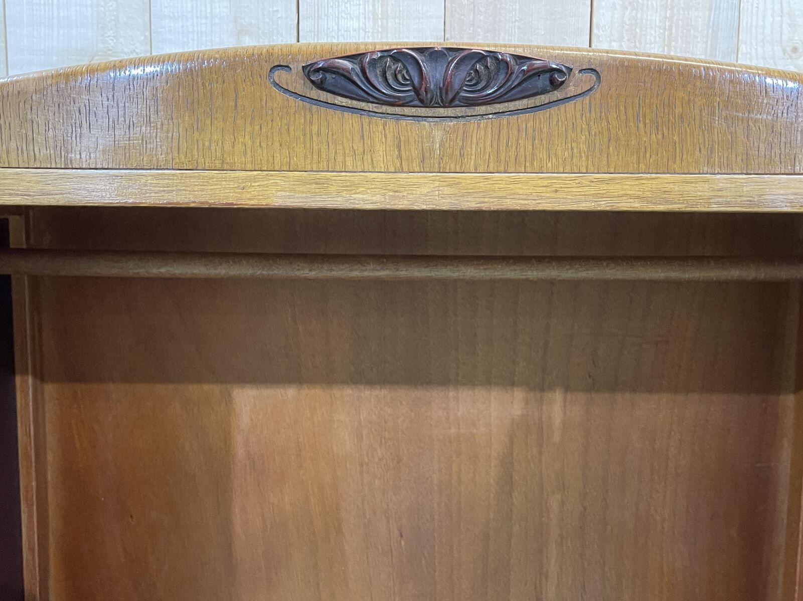 English penderie of the 1950s in oak