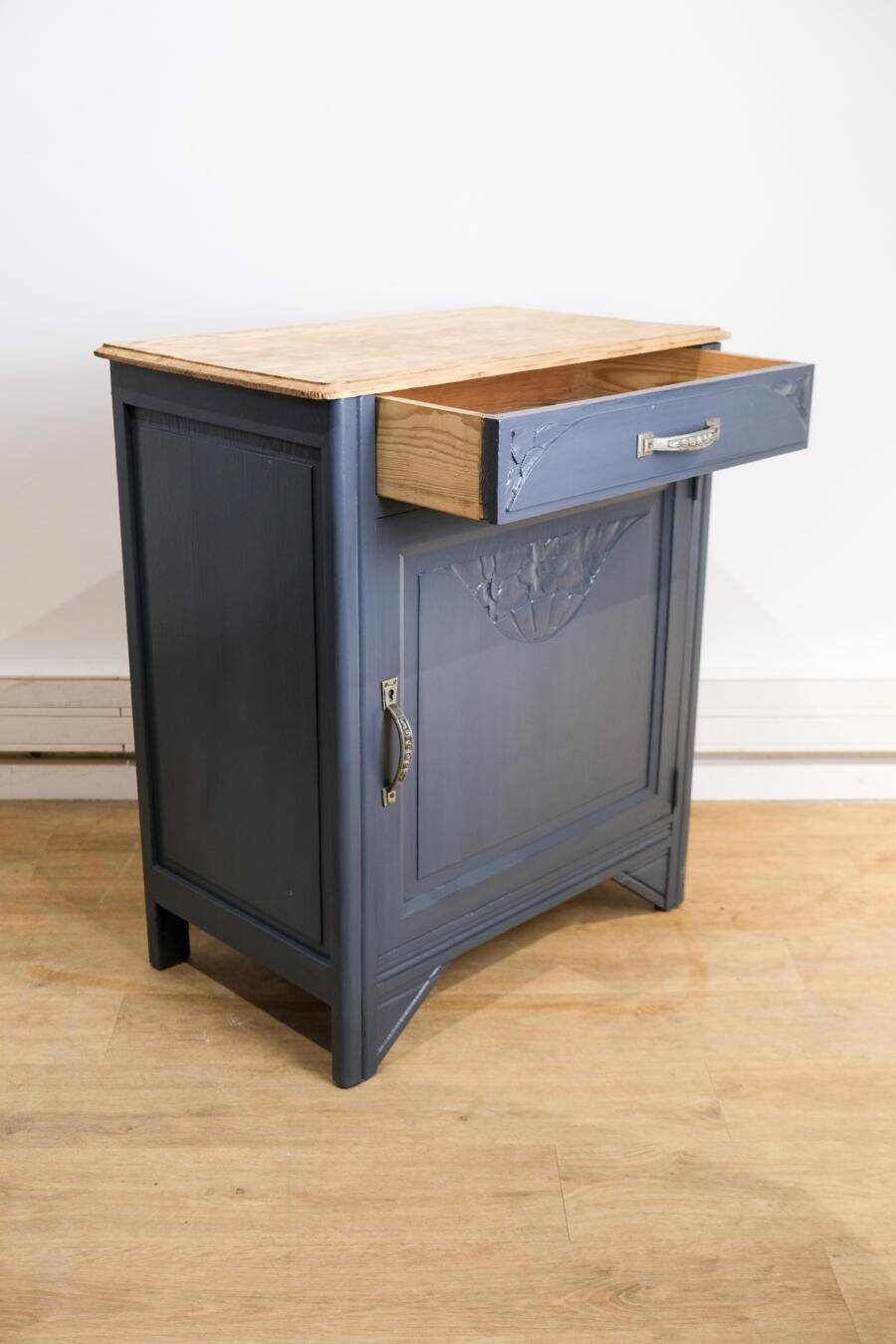 Art deco storage unit
