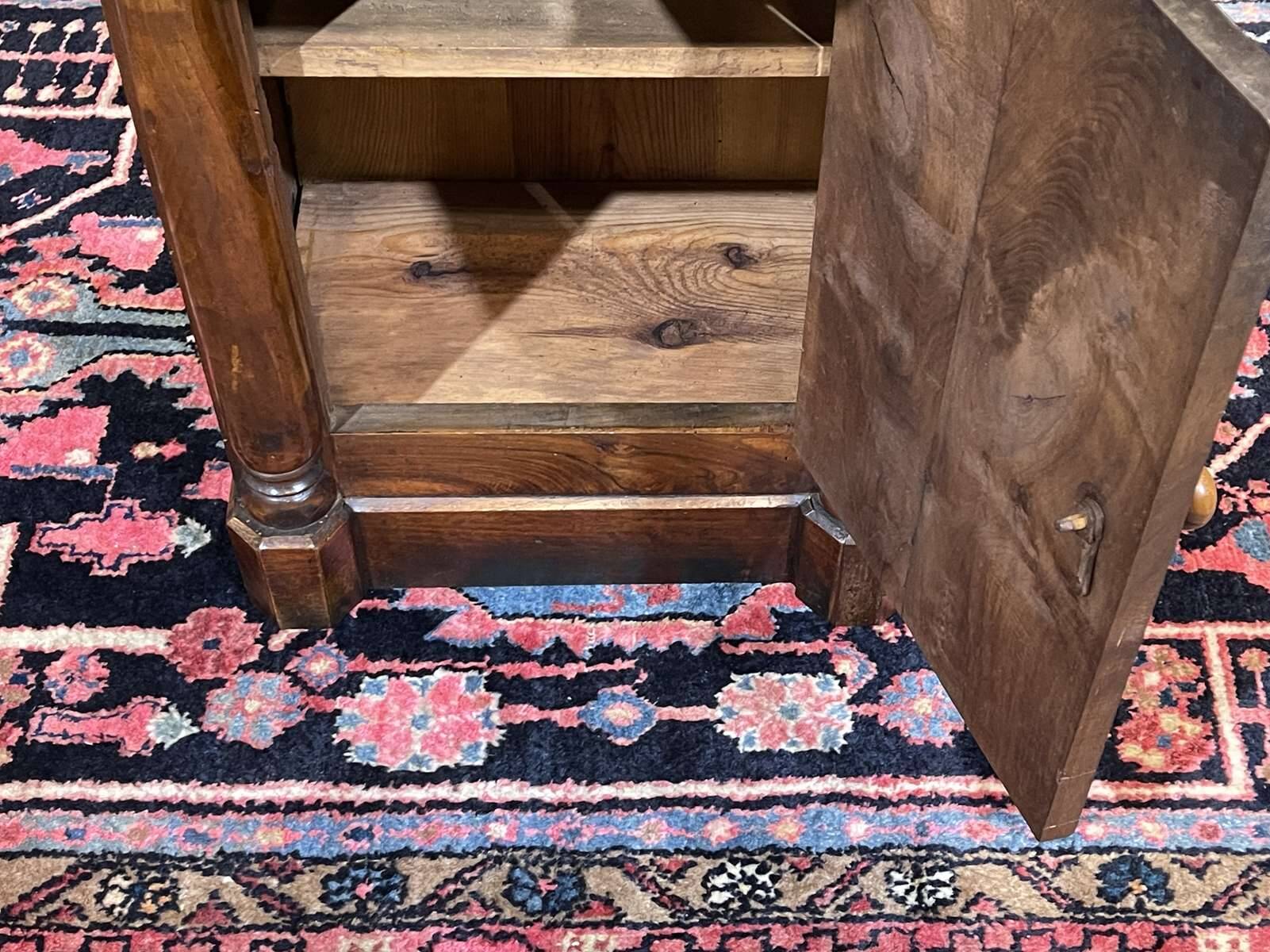 Chevet 19ème en noyer