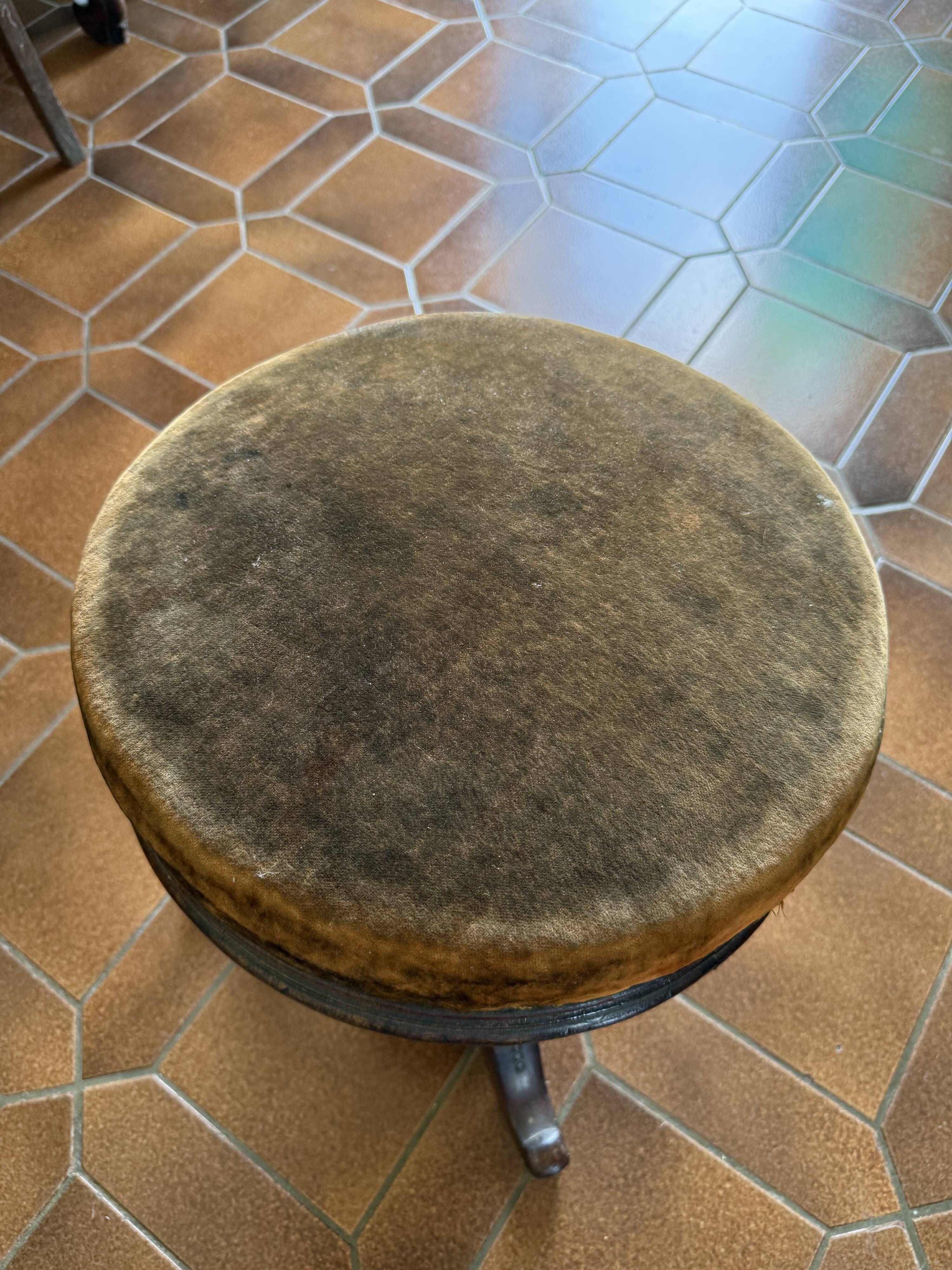 Piano stool / swivel stool in solid wood