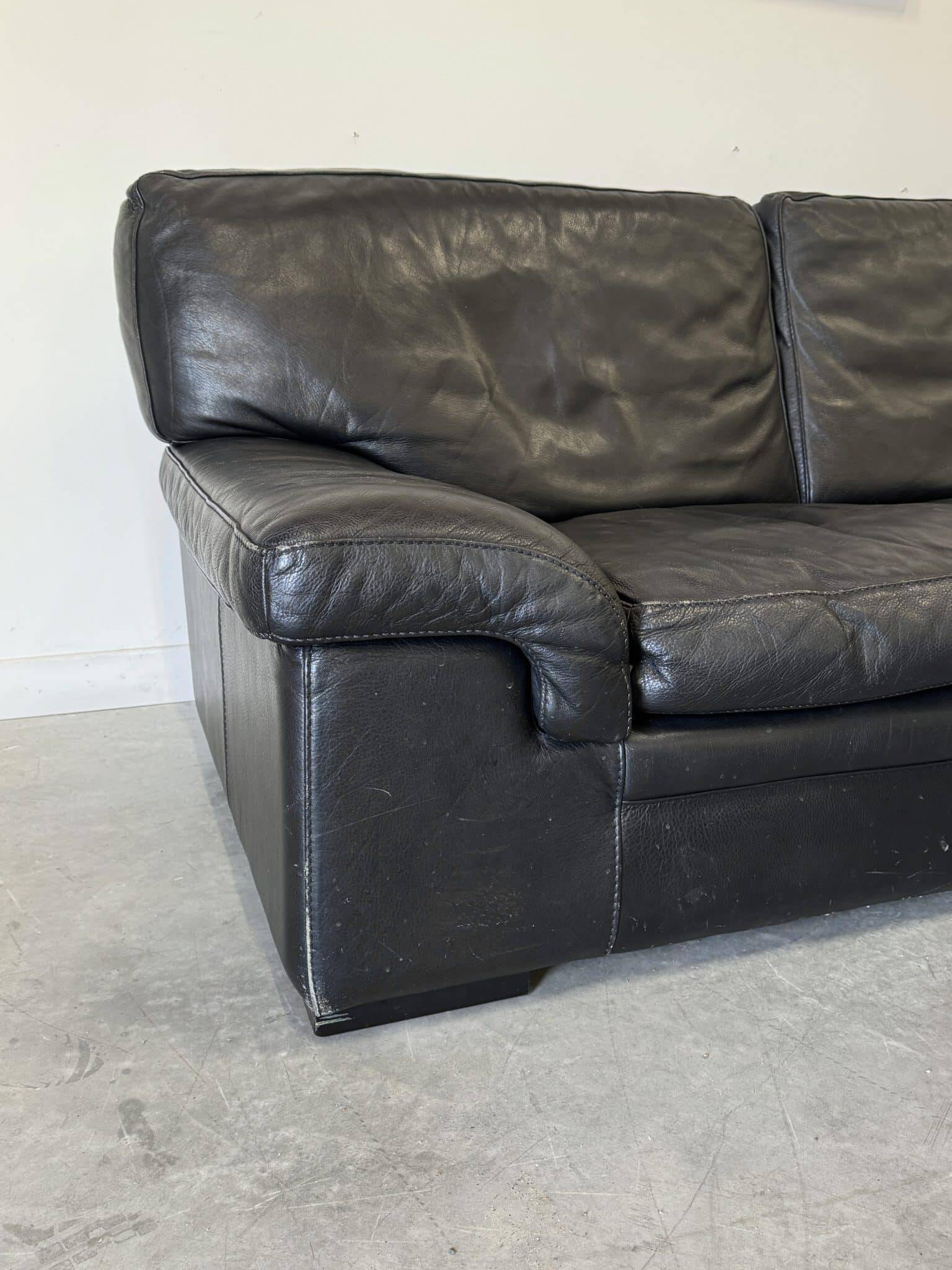 Vintage Roche Bobois sofa – Soleil Noir model – patinated black leather – 2-seater