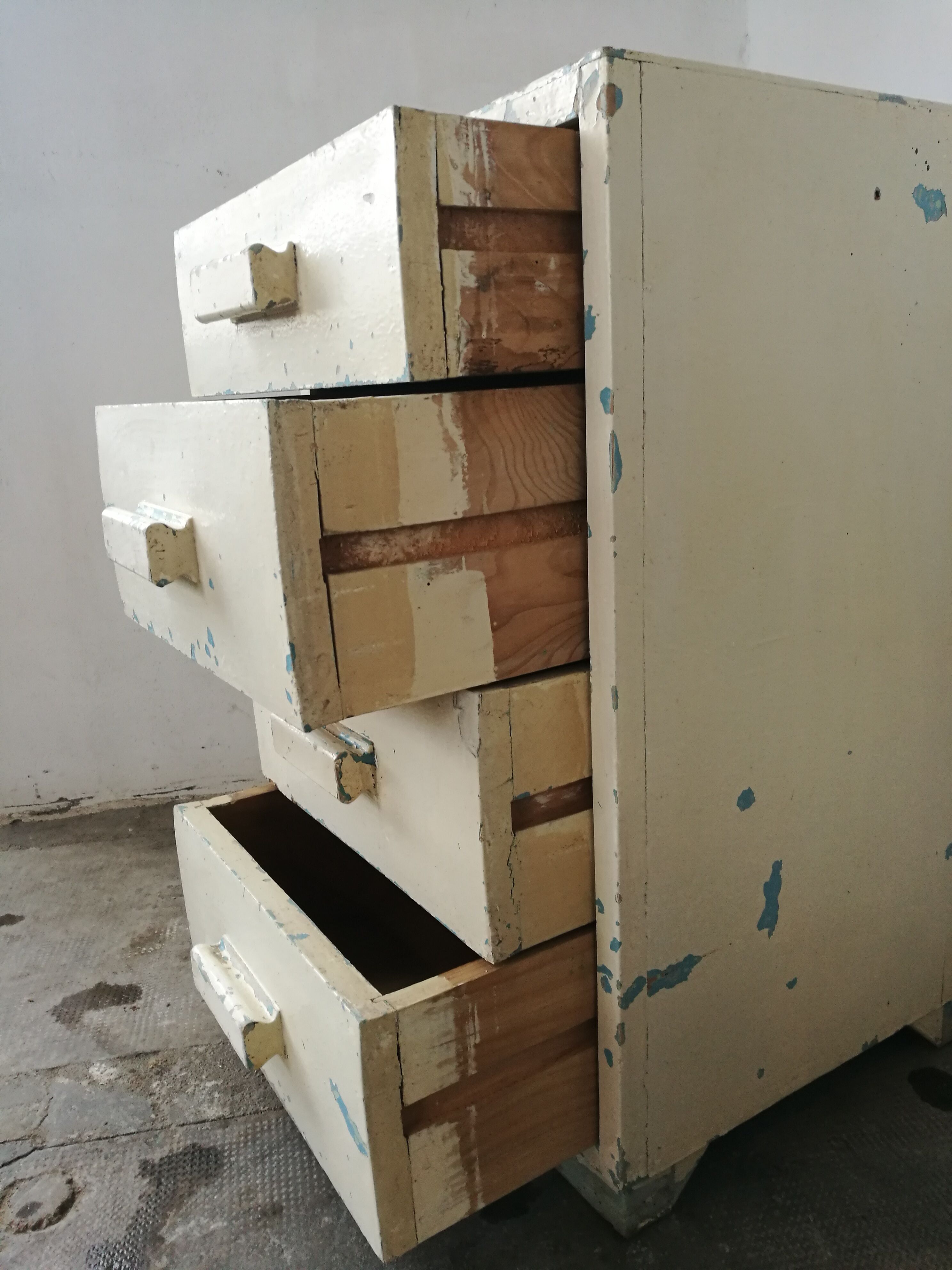 Workshop cabinet with drawers