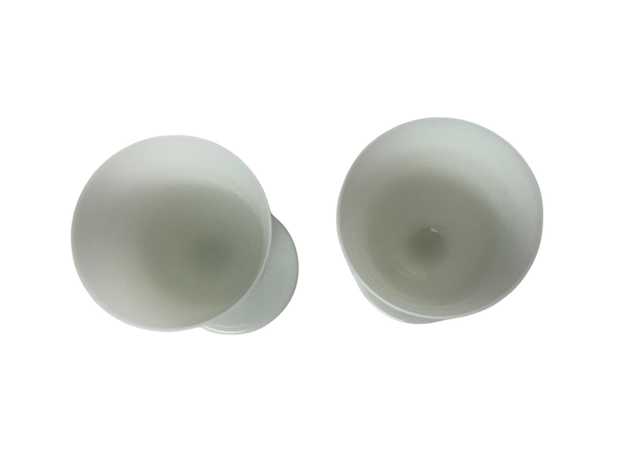 Pair of footed glasses in white opaline from around 1960.